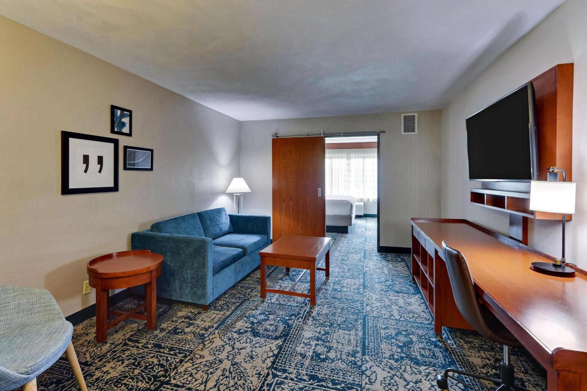Hotel Drury & Airport 3*