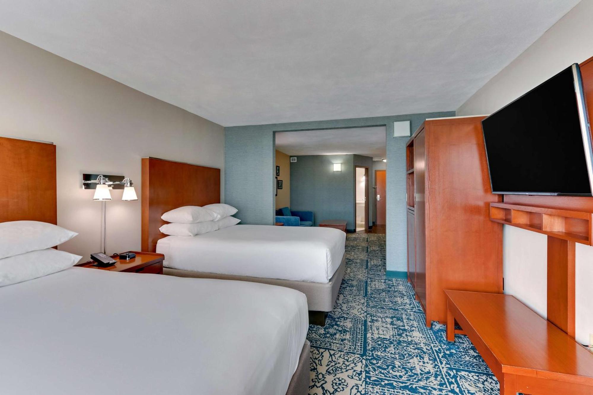 Hotel Drury & Airport 3*