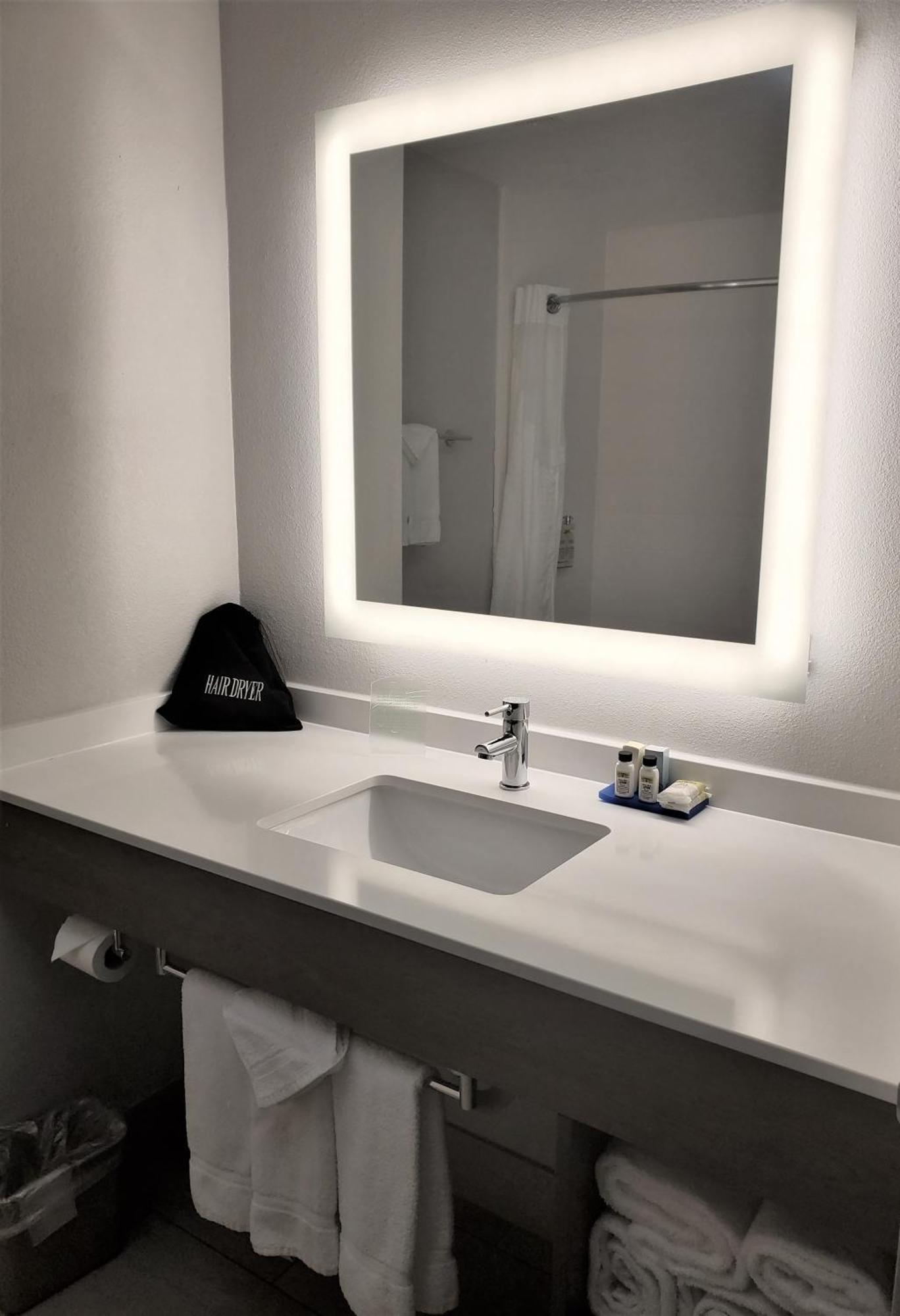 Hotel Express & West Sea World Area By Ihg