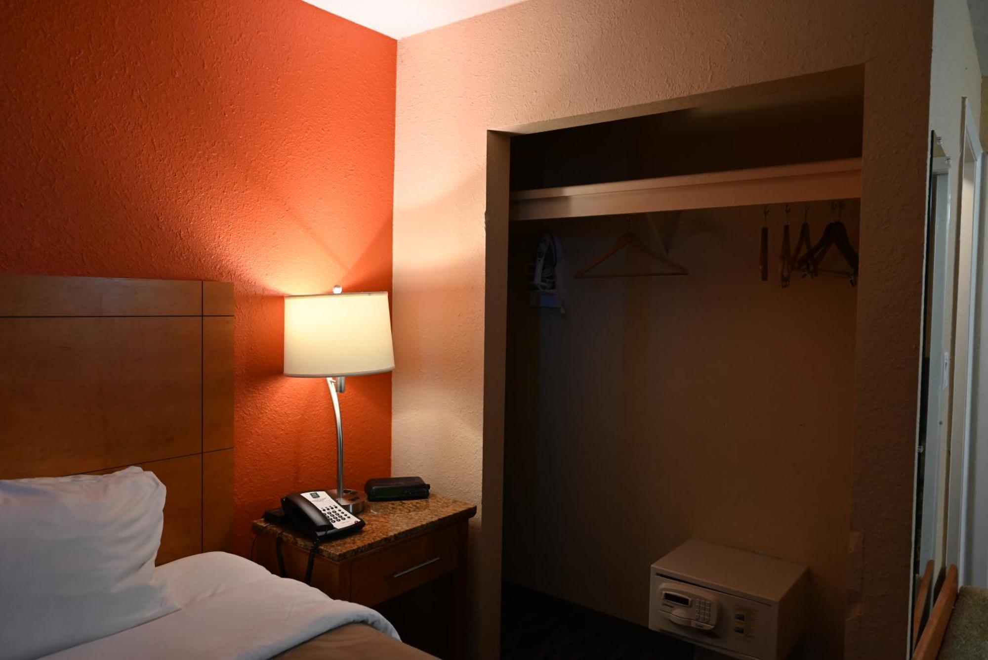 Hotel Quality & I-35 Near Frost Bank Center San Antonio