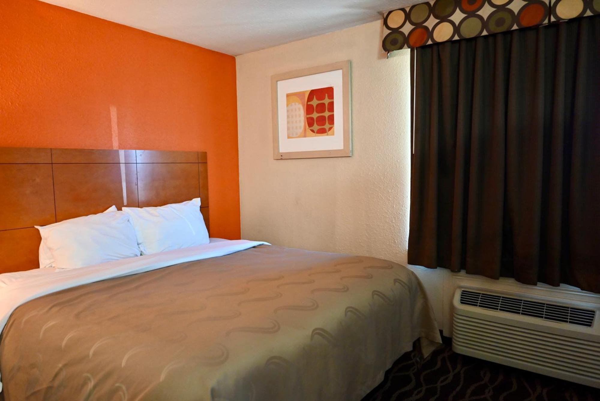 Hotel Quality & I-35 Near Frost Bank Center 2*