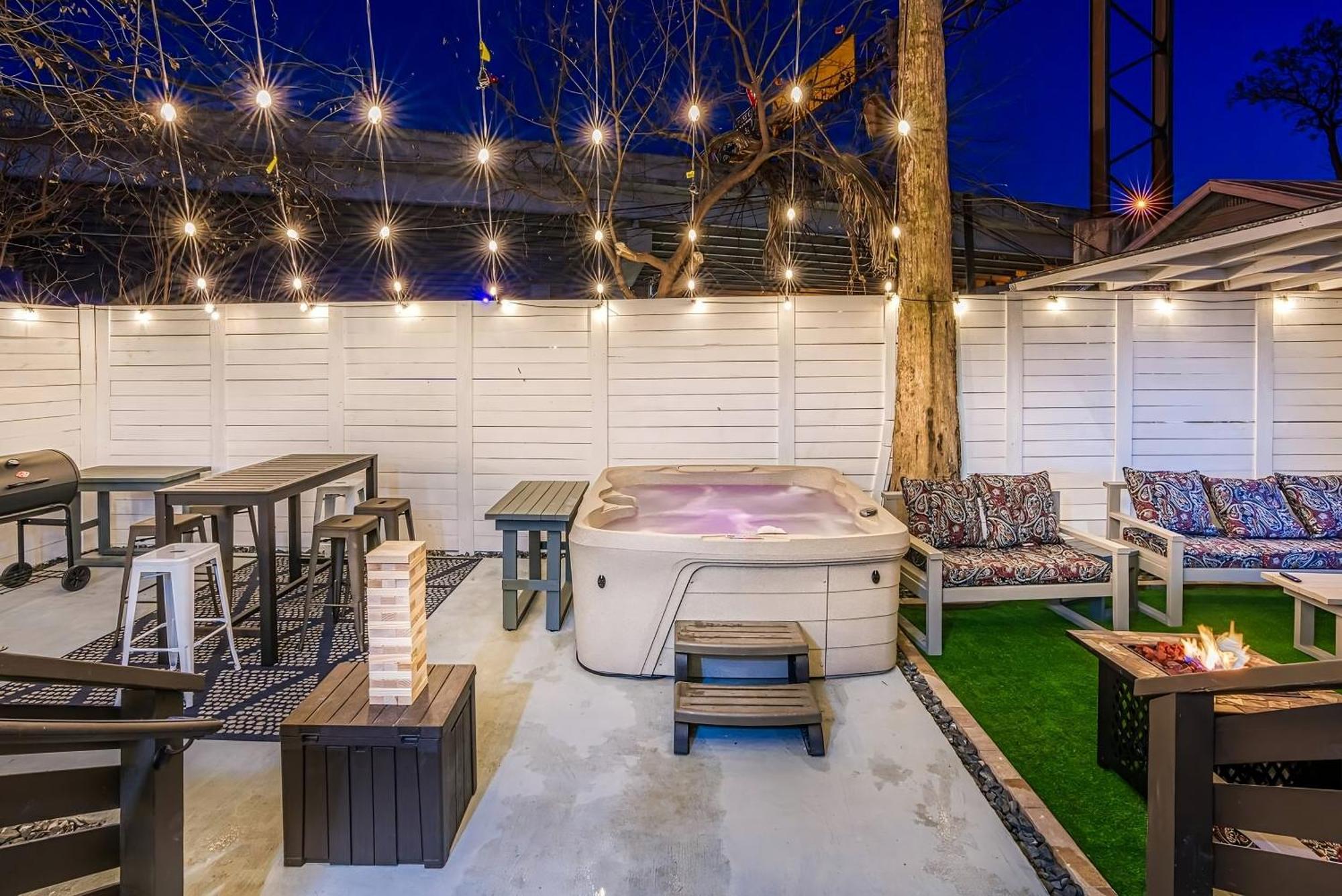 Luxury 6br/5ba + Hot Tub Near Dt Villa *