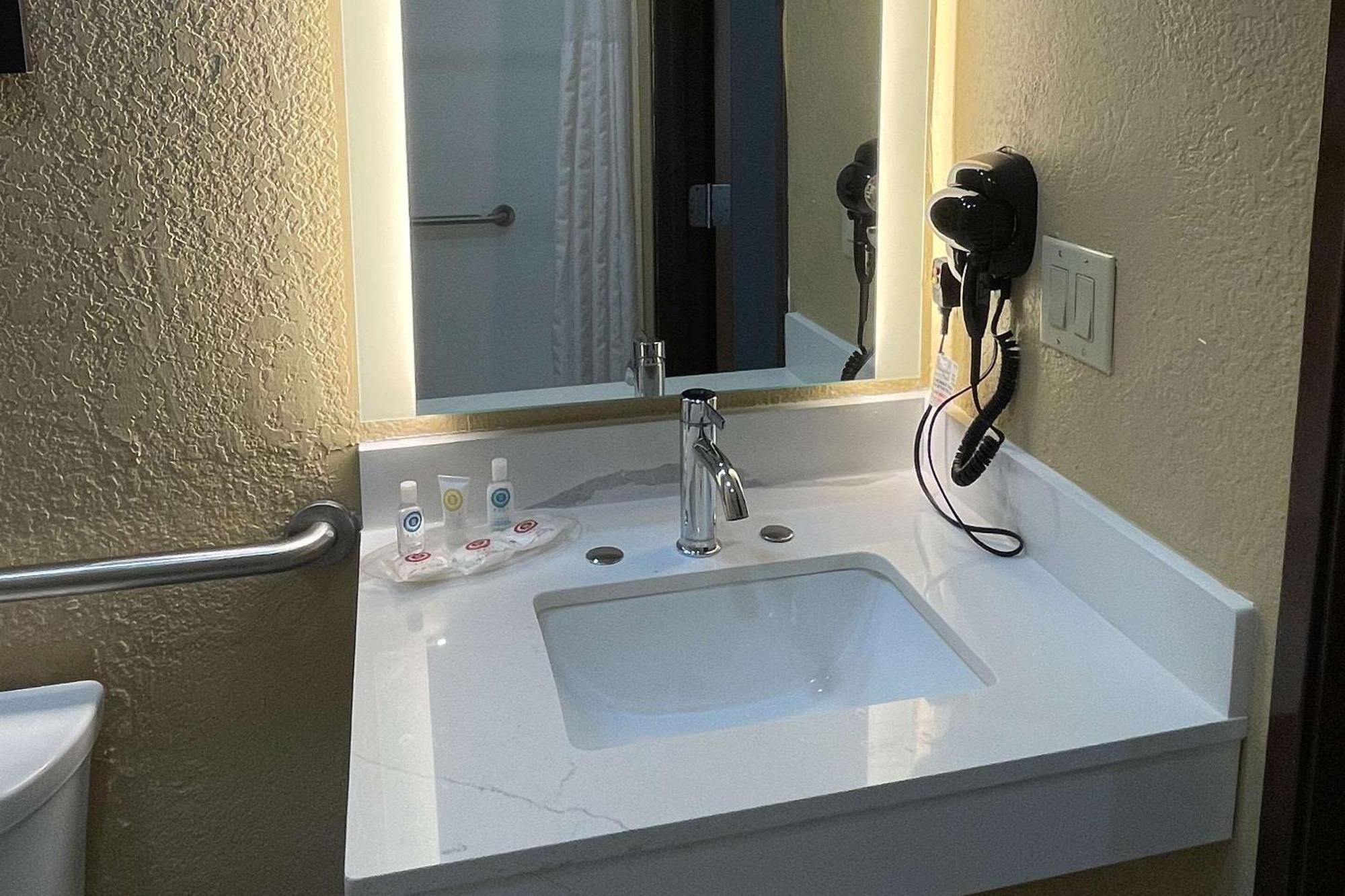 Comfort Near Seaworld 3* San Antonio