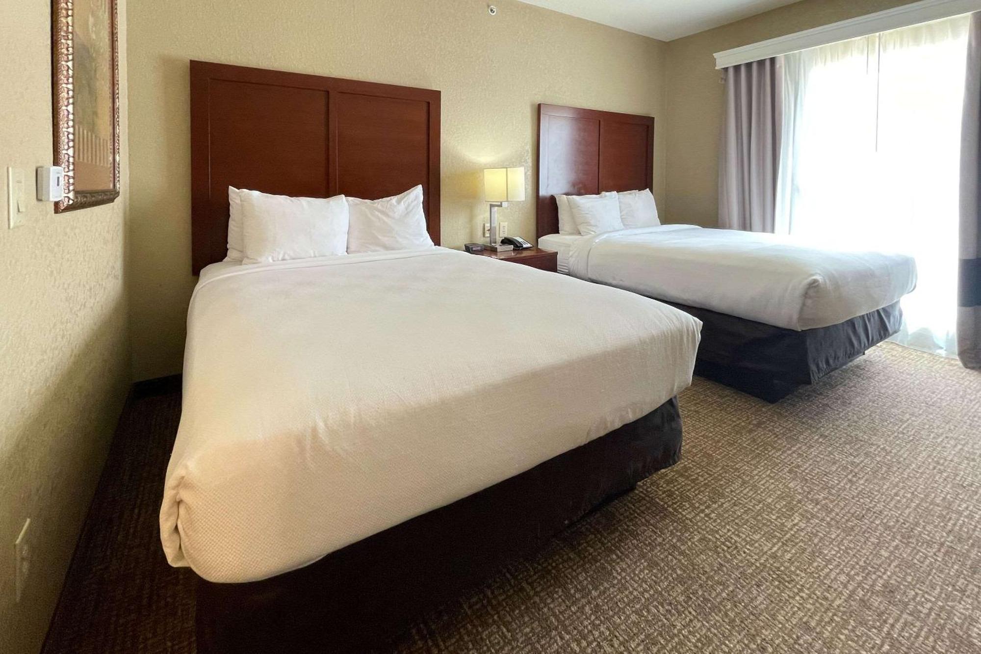 Comfort Near Seaworld 3*