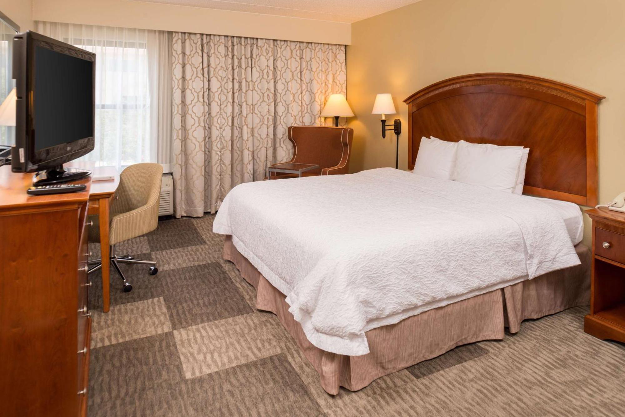 Hampton Stone Oak Hotel 3*