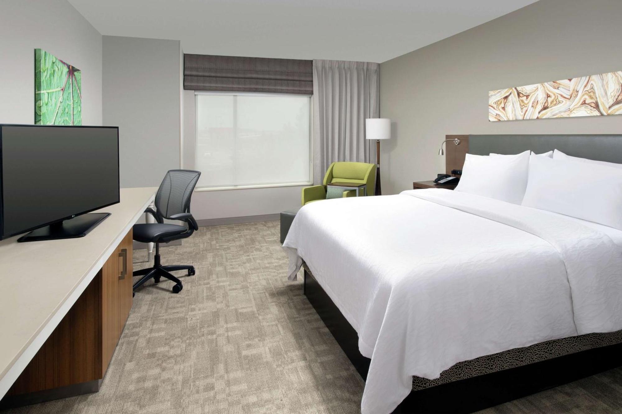 Hilton Garden Airport South Hotel 3*