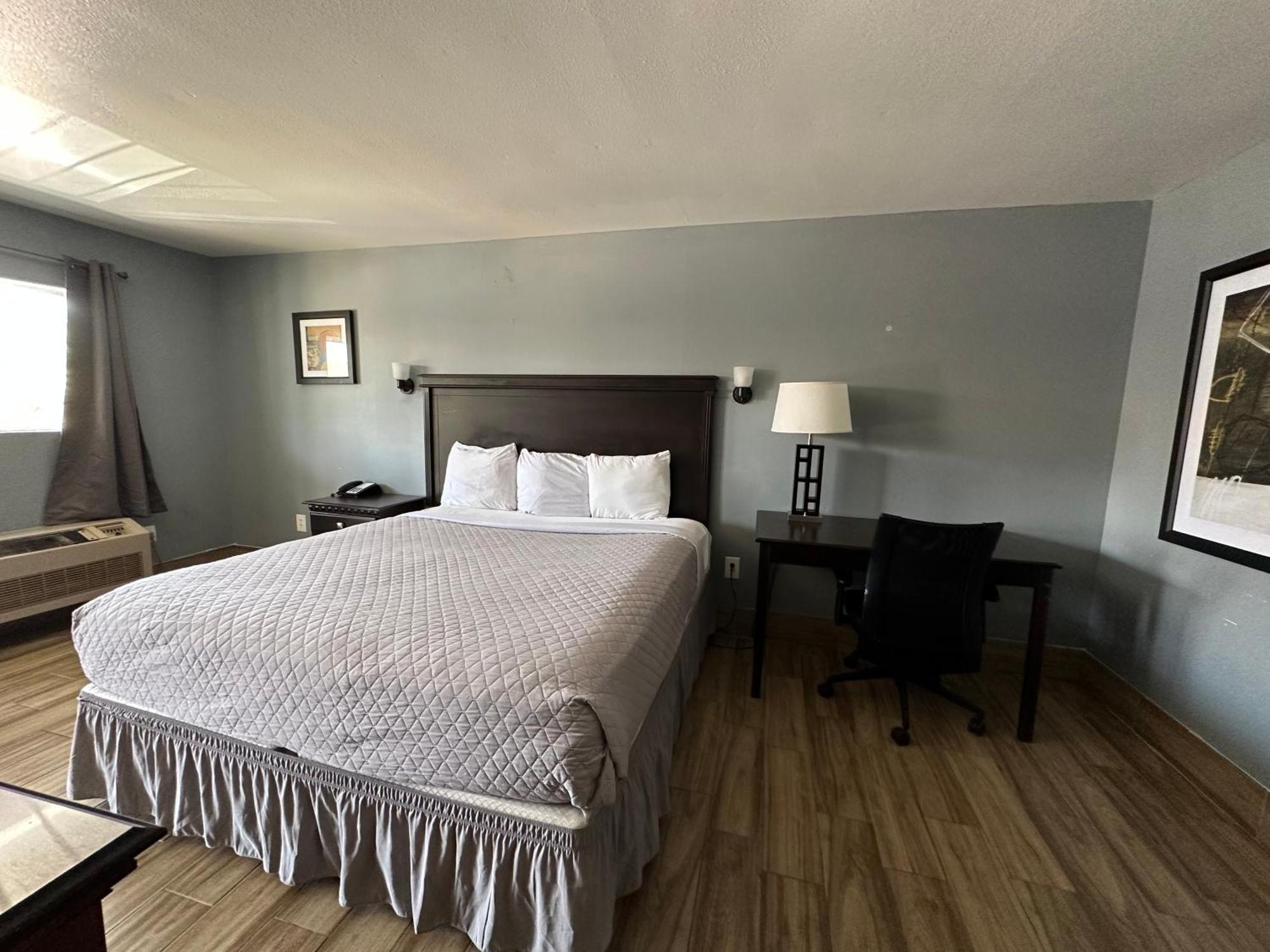 Hillview At Six Flags Fiesta Motel San Antonio