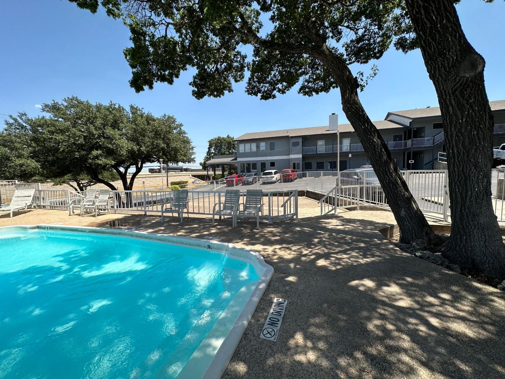 Hillview At Six Flags Fiesta Motel San Antonio