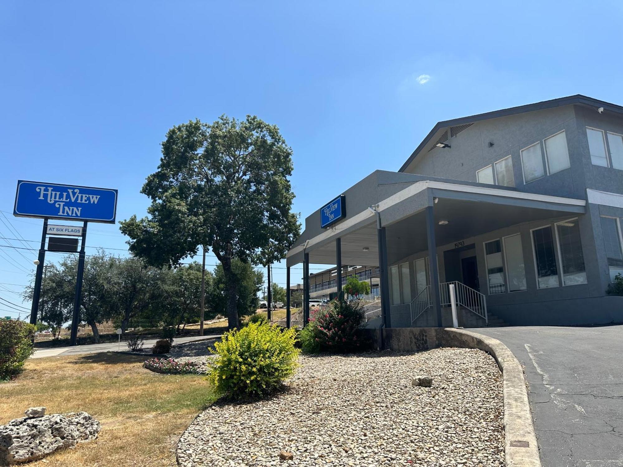 Hillview At Six Flags Fiesta Motel