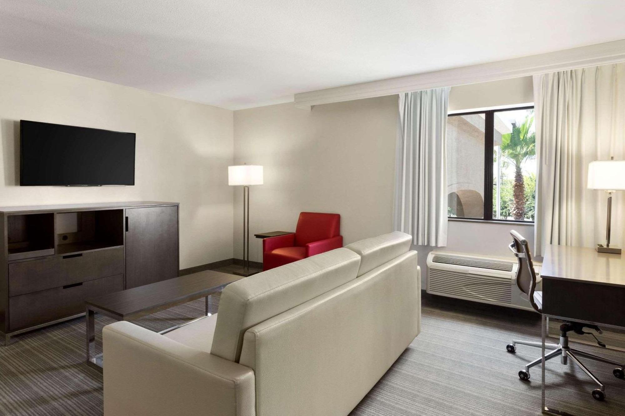 Country & By Radisson, Lackland Afb , Tx 3*