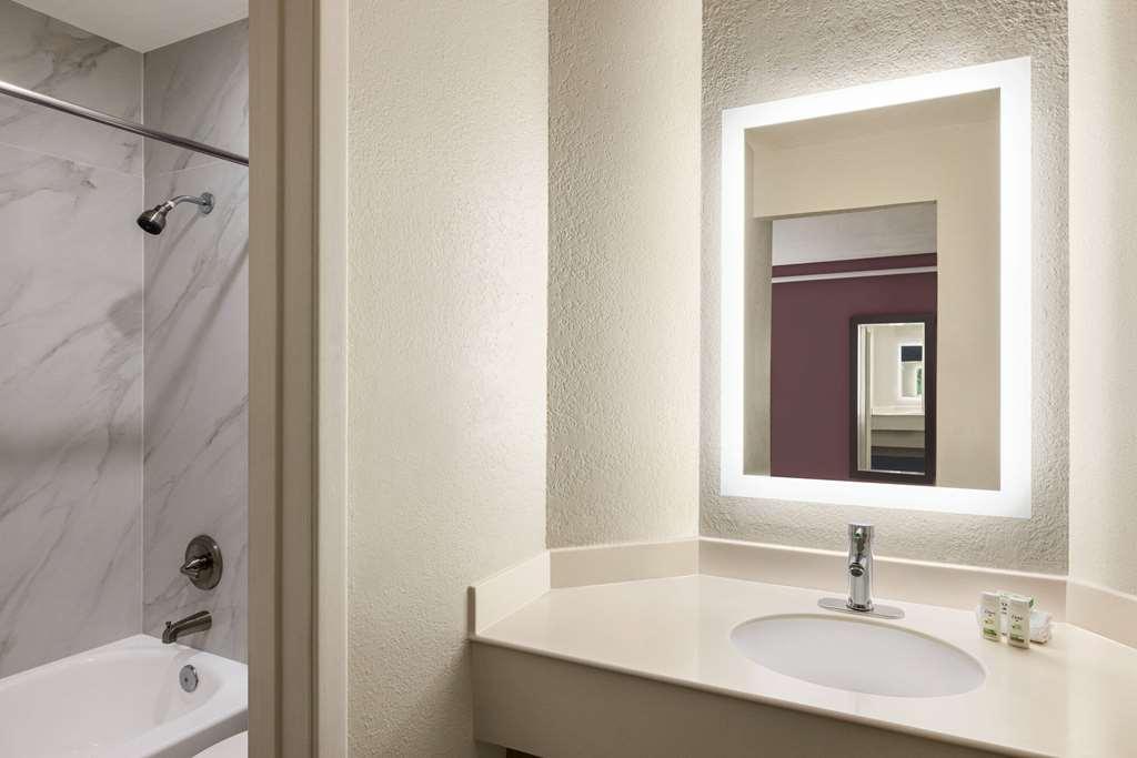 Hotel La Quinta By Wyndham Lackland