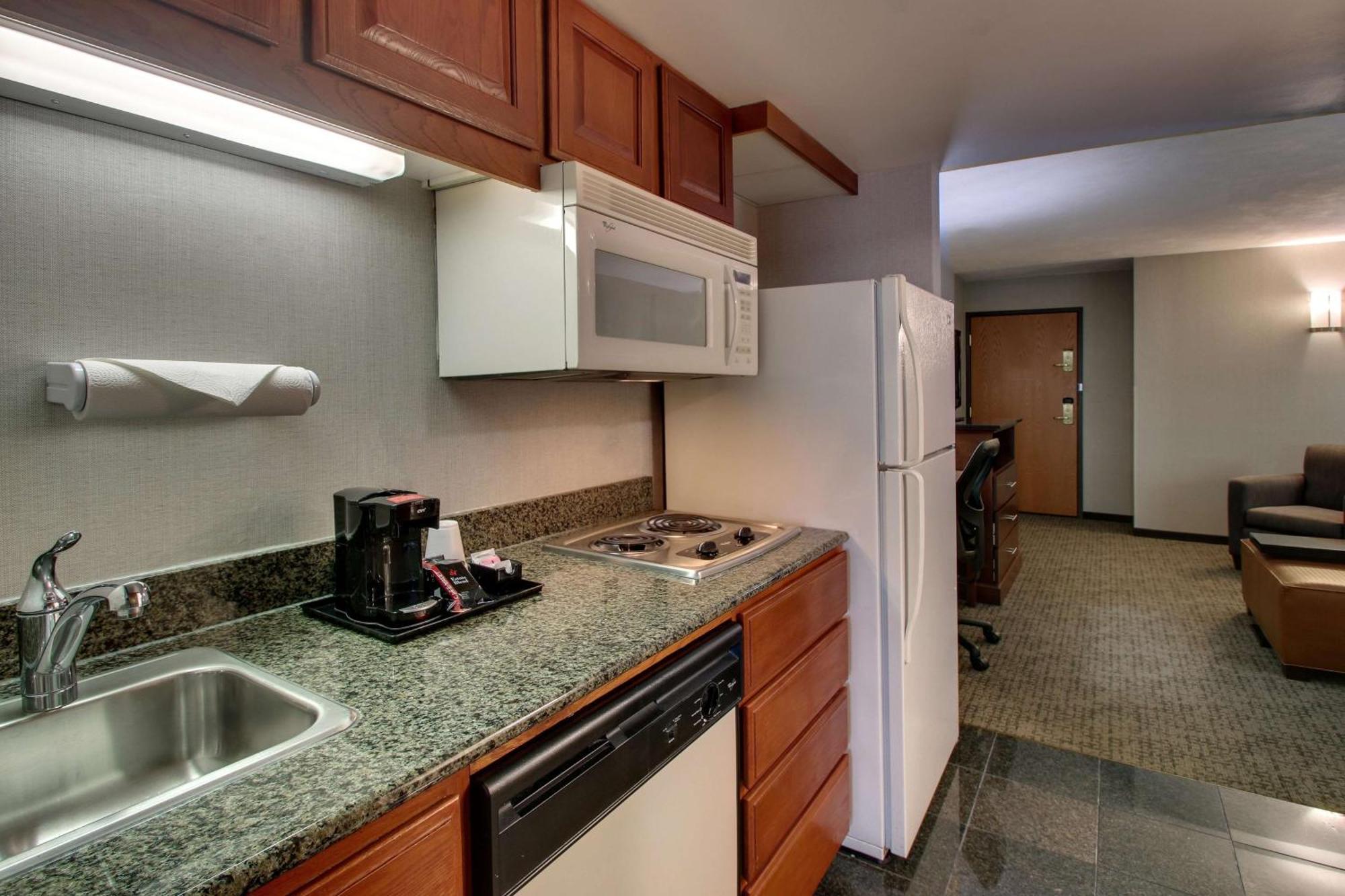 Hotel Drury & Northwest Medical Center