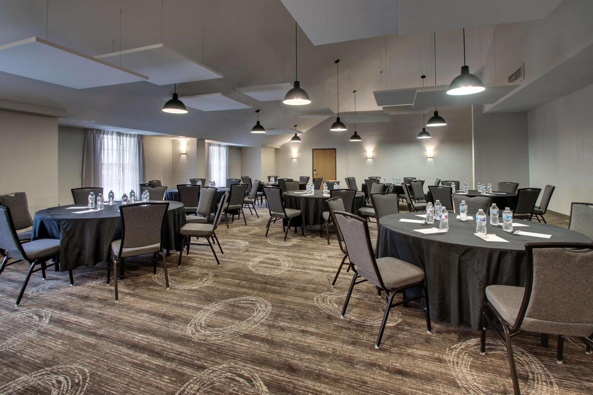 Hotel Drury & Northwest Medical Center 3*
