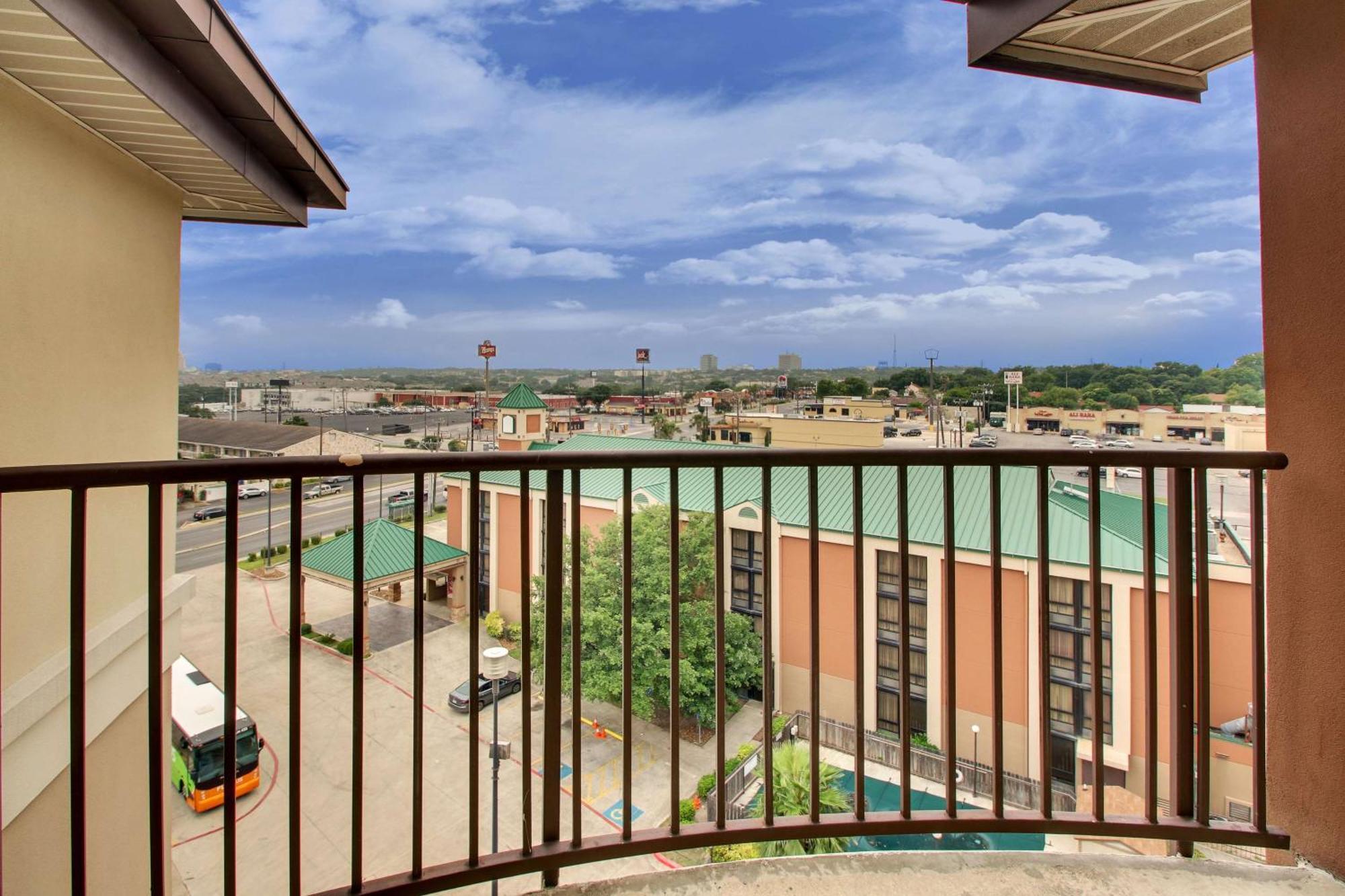 Hotel Drury & Northwest Medical Center San Antonio