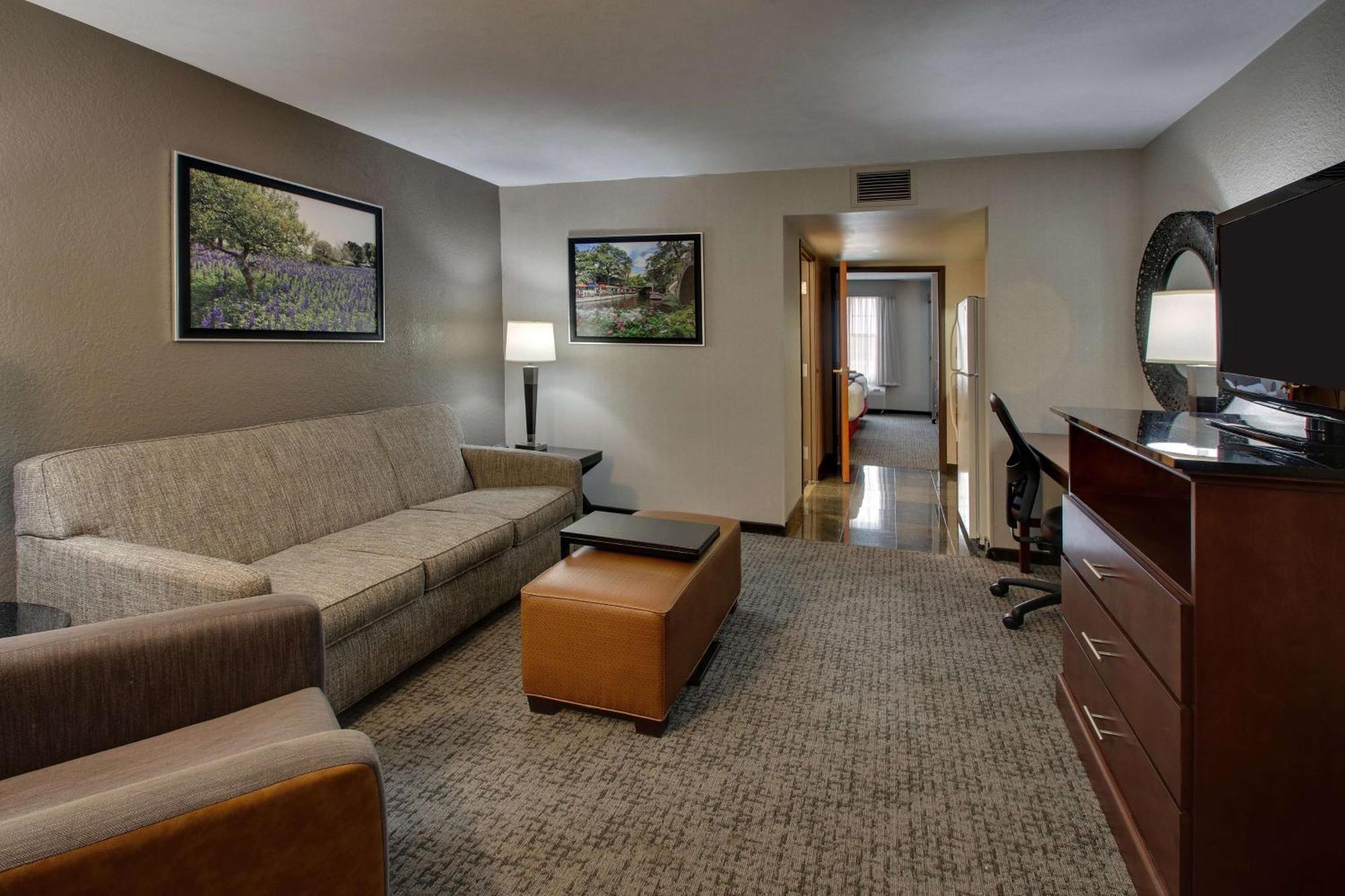 Hotel Drury & Northwest Medical Center 3*