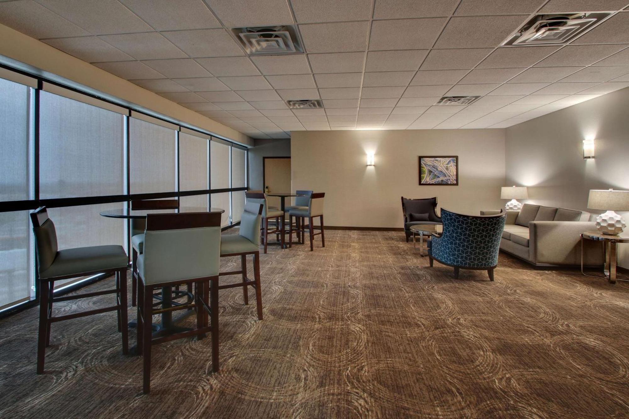Hotel Drury & Northwest Medical Center