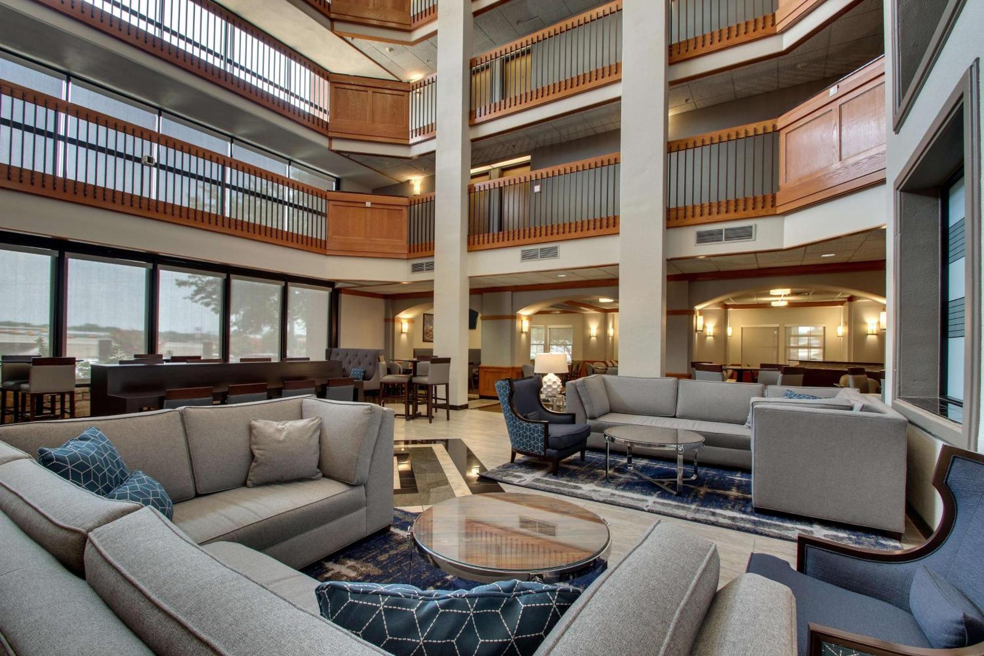 Hotel Drury & Northwest Medical Center 3*