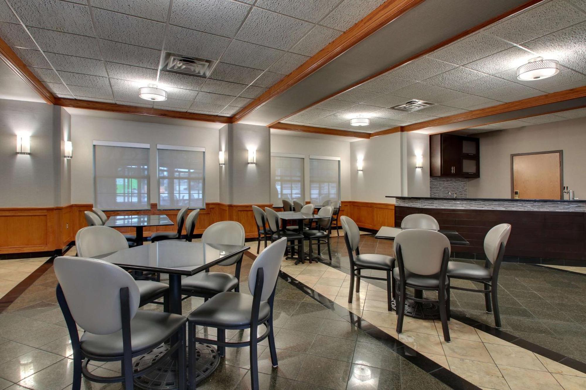 Hotel Drury & Northwest Medical Center