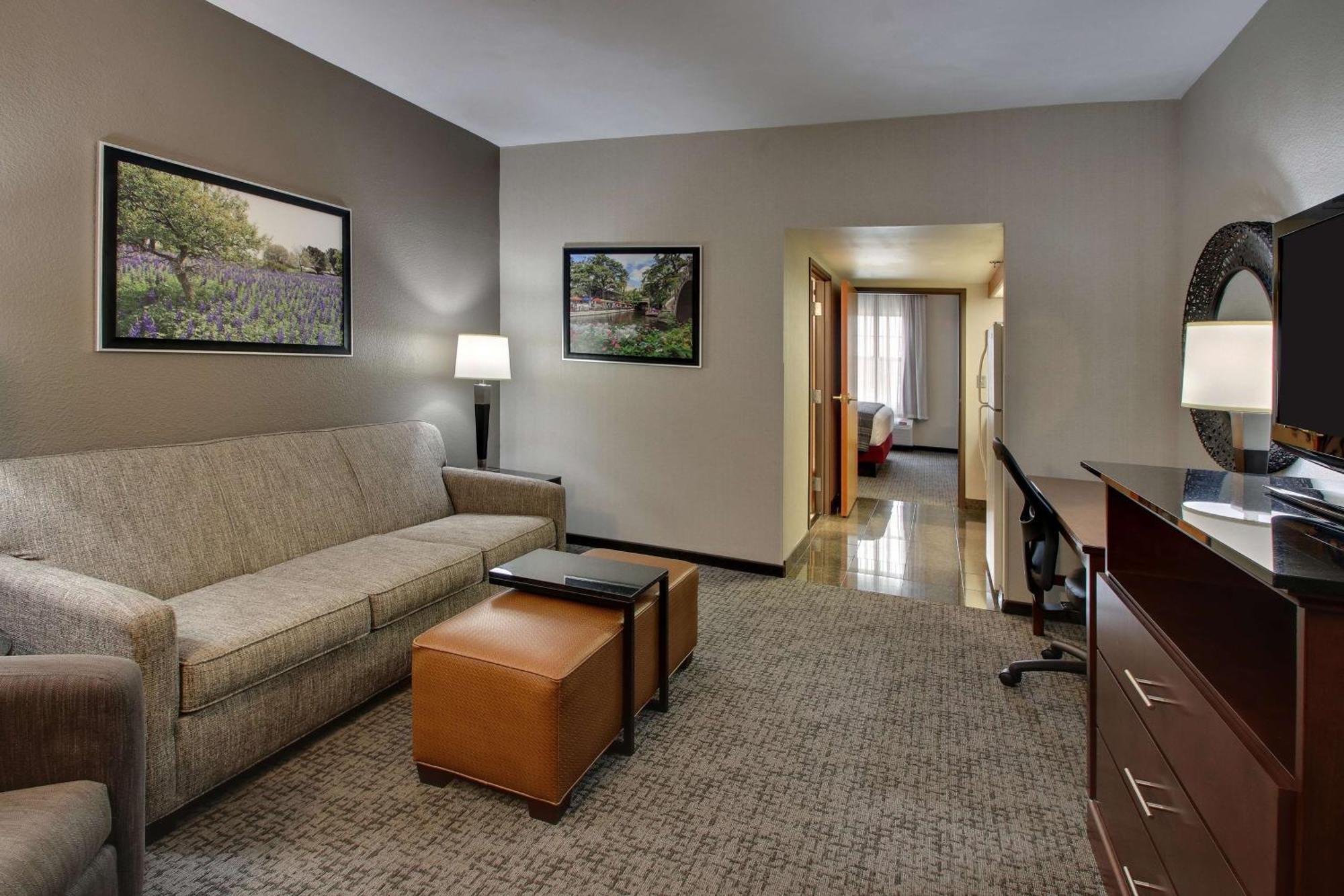 Hotel Drury & Northwest Medical Center