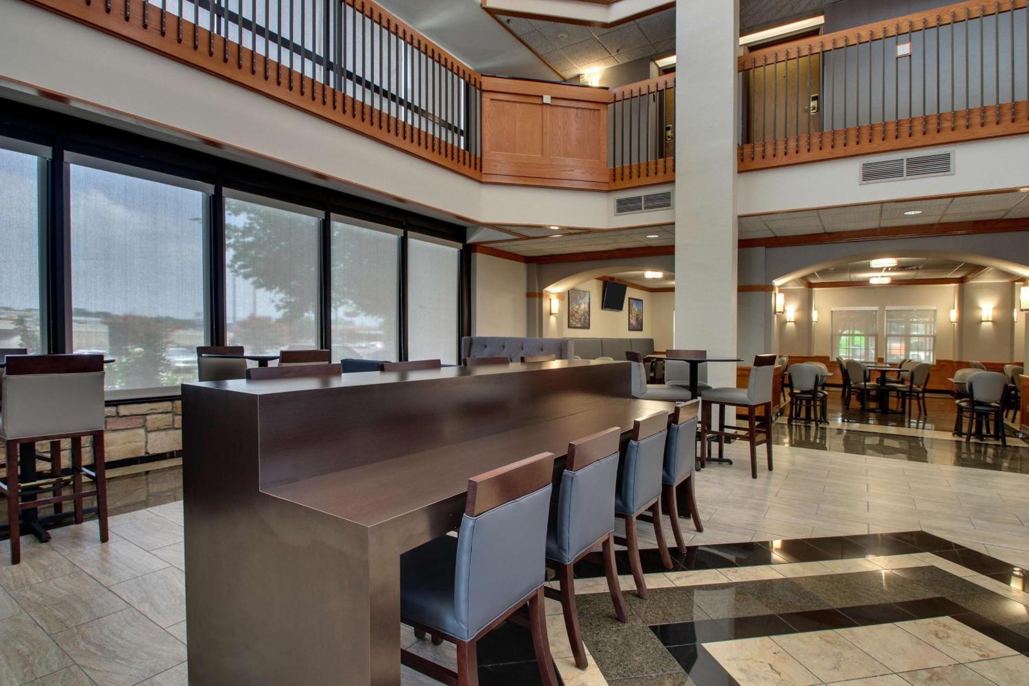 Hotel Drury & Northwest Medical Center 3*