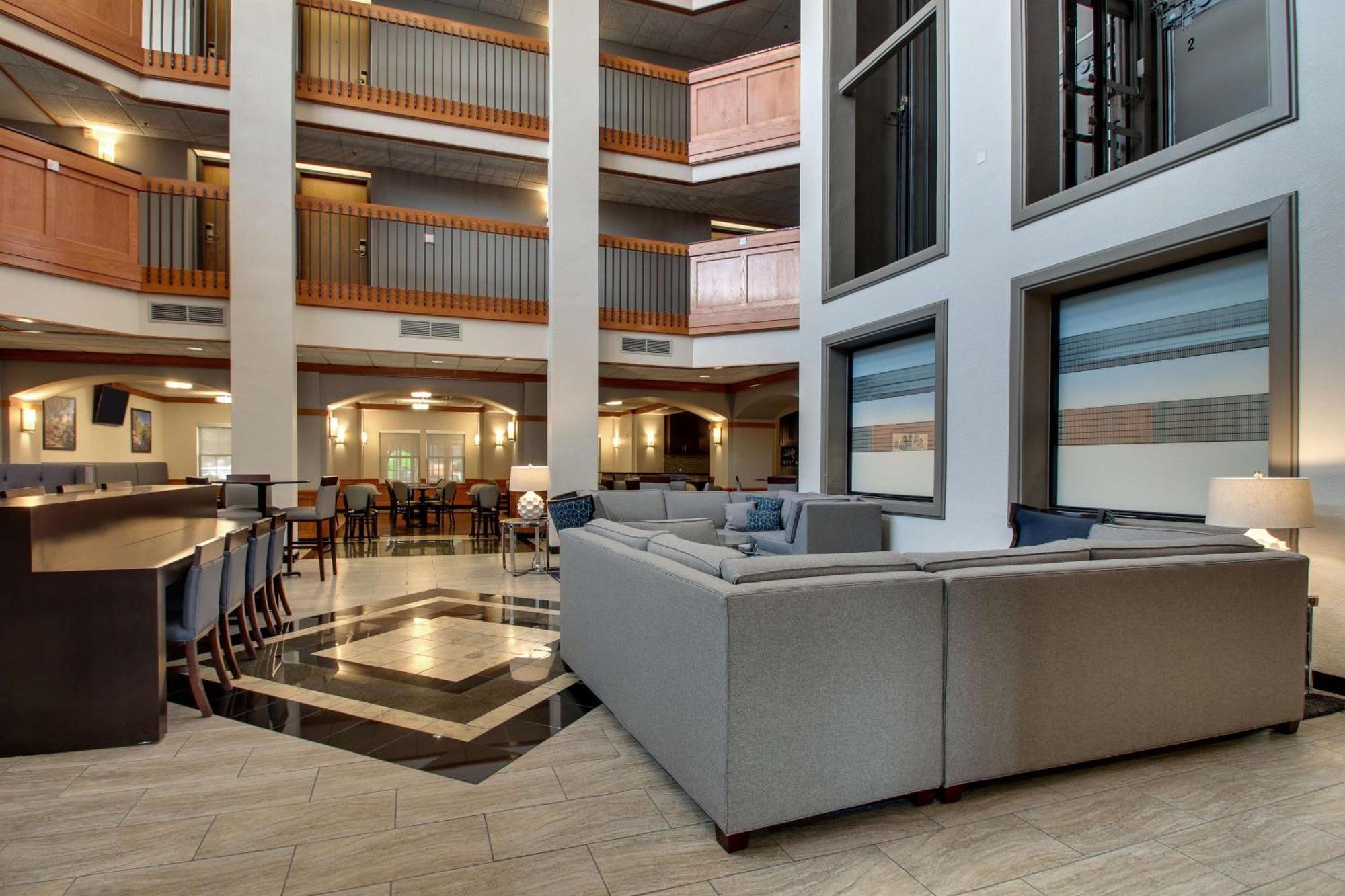 Hotel Drury & Northwest Medical Center