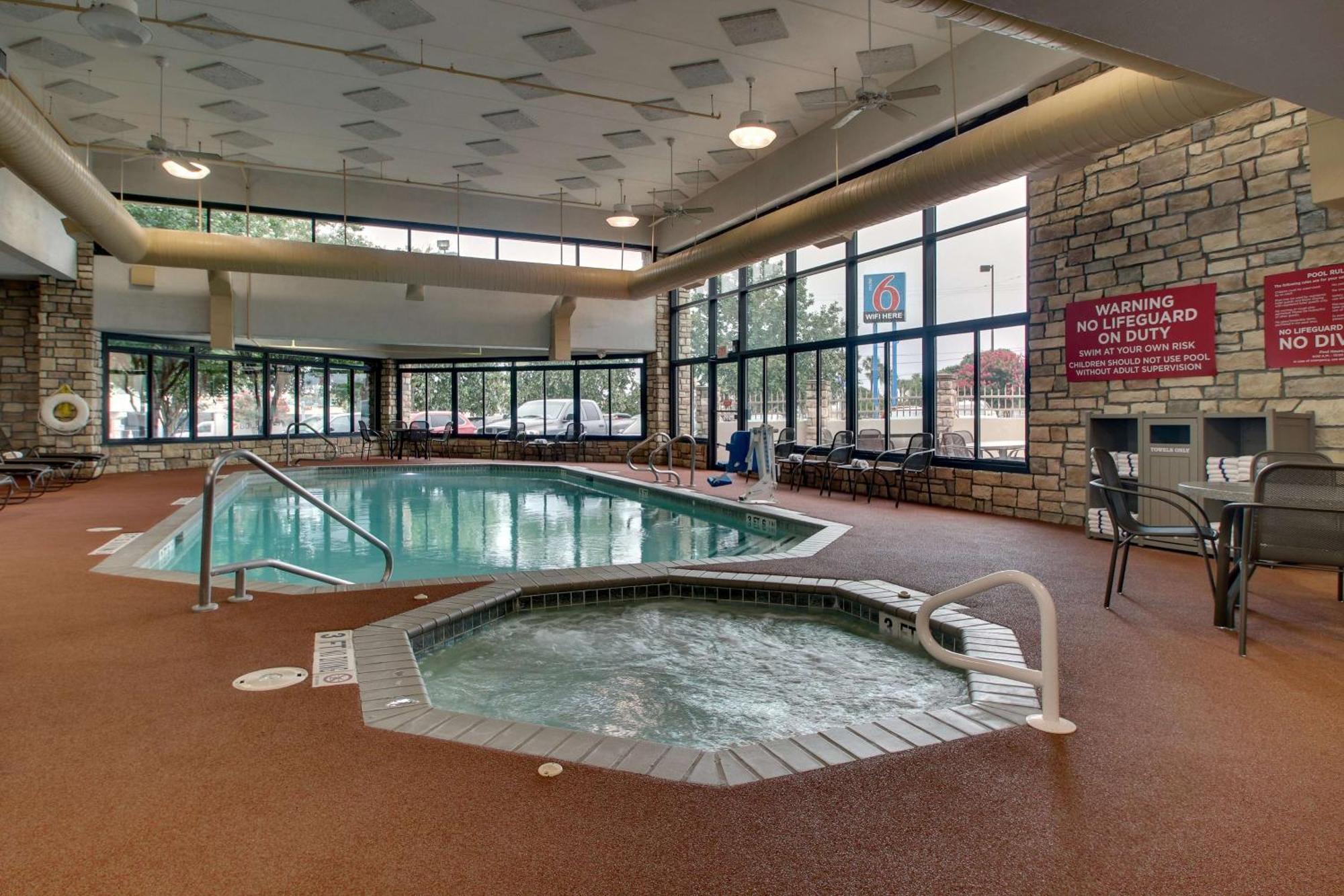 Hotel Drury & Northwest Medical Center 3*
