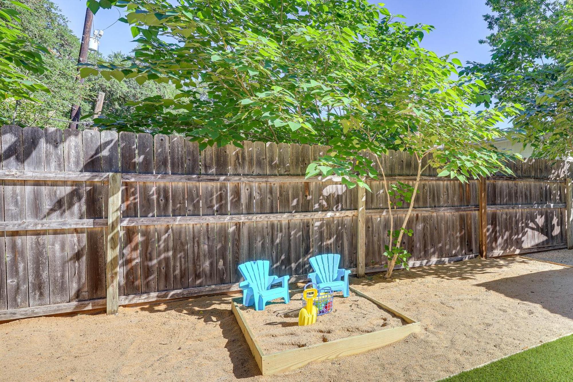 Modern With Patio, Grill, Fire Pit! *
