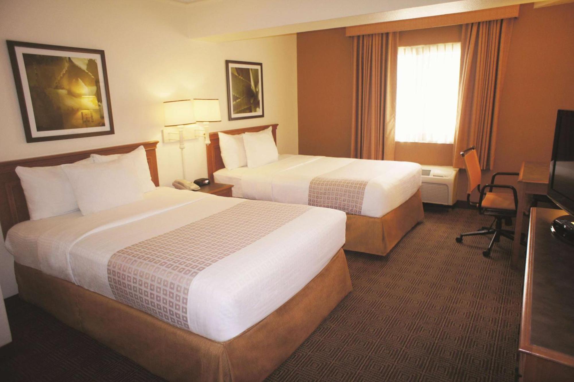 Hotel Super 8 By Wyndham Near Seaworld Ingram Park San Antonio