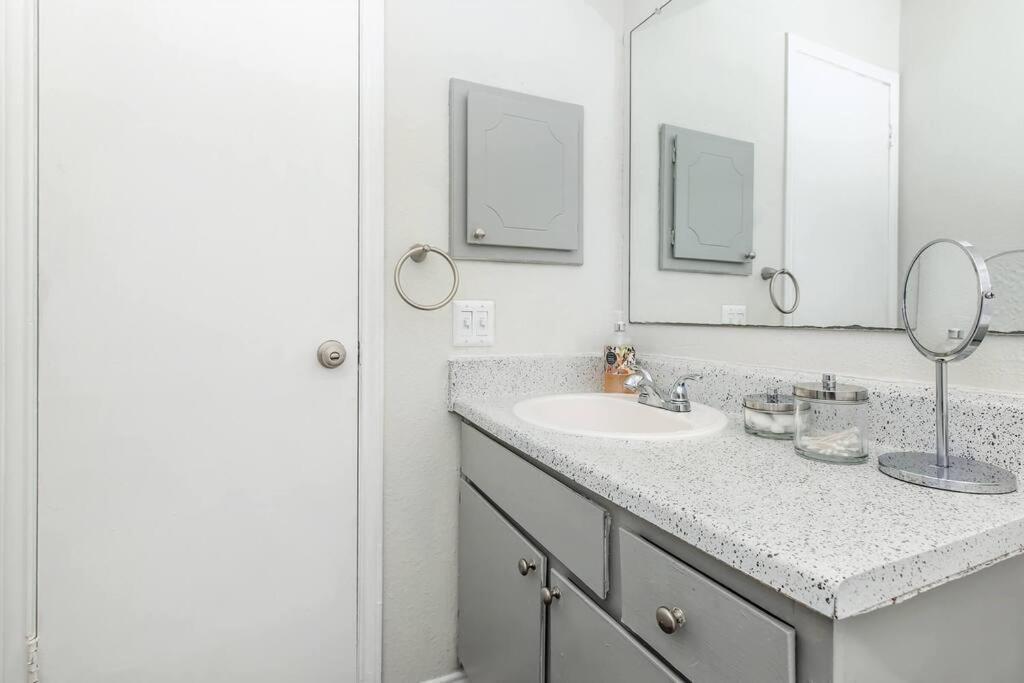 Blue Oasis 1br With Premium Amenities *