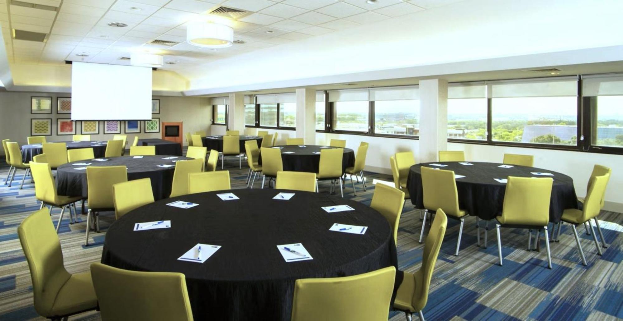 Express - Airport By Ihg Hotel 3*