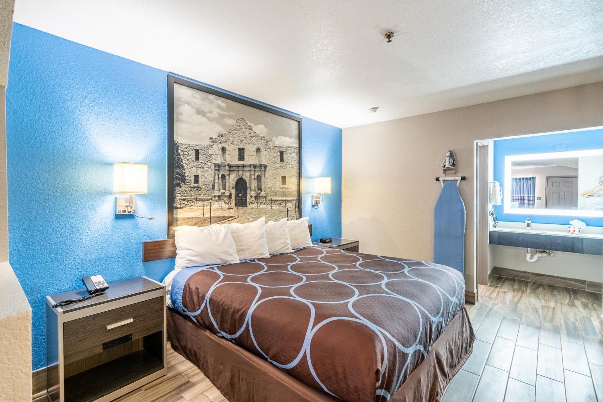 Super 8 By Wyndham San Antonio/riverwalk Area Hotel San Antonio
