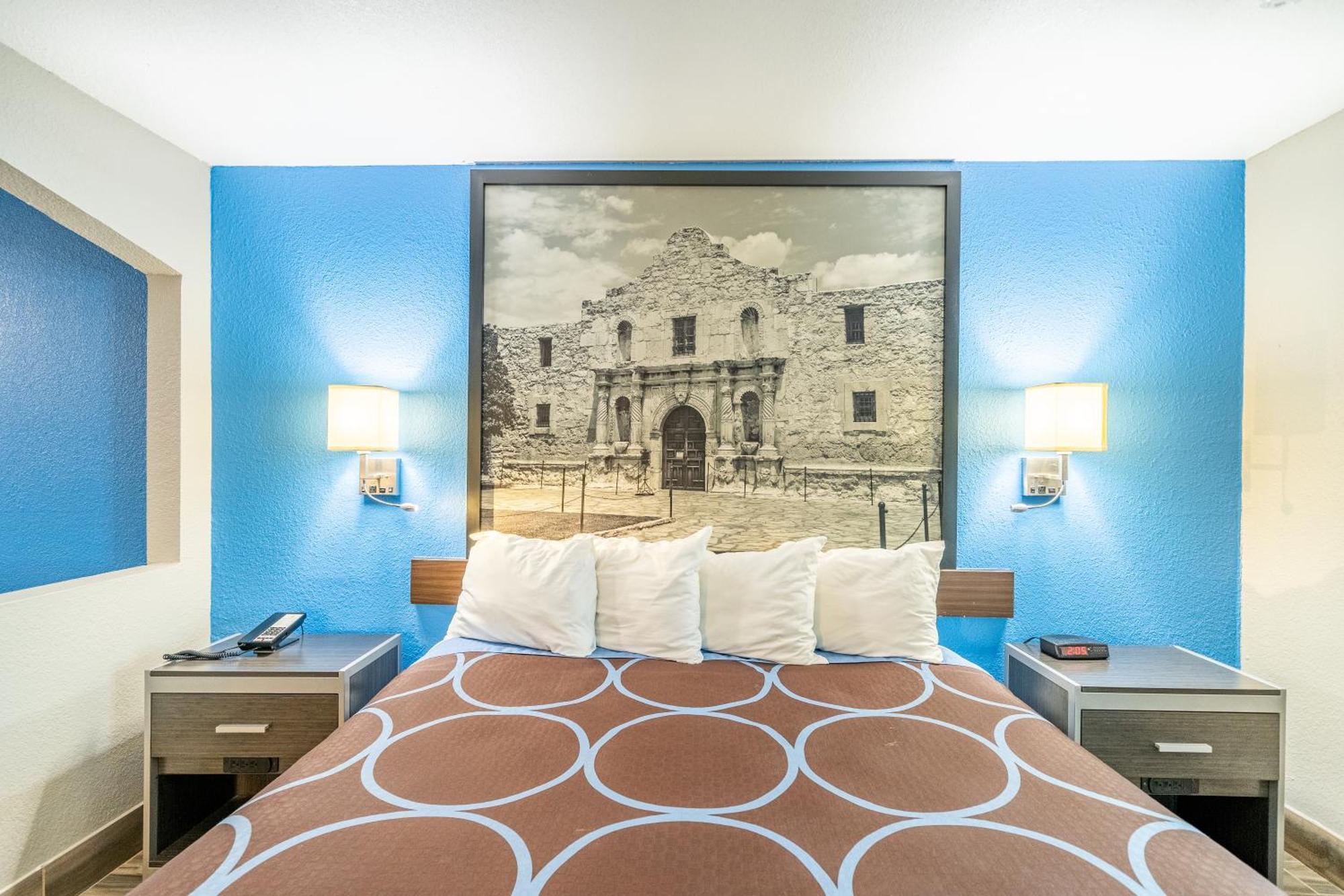 Super 8 By Wyndham San Antonio/riverwalk Area