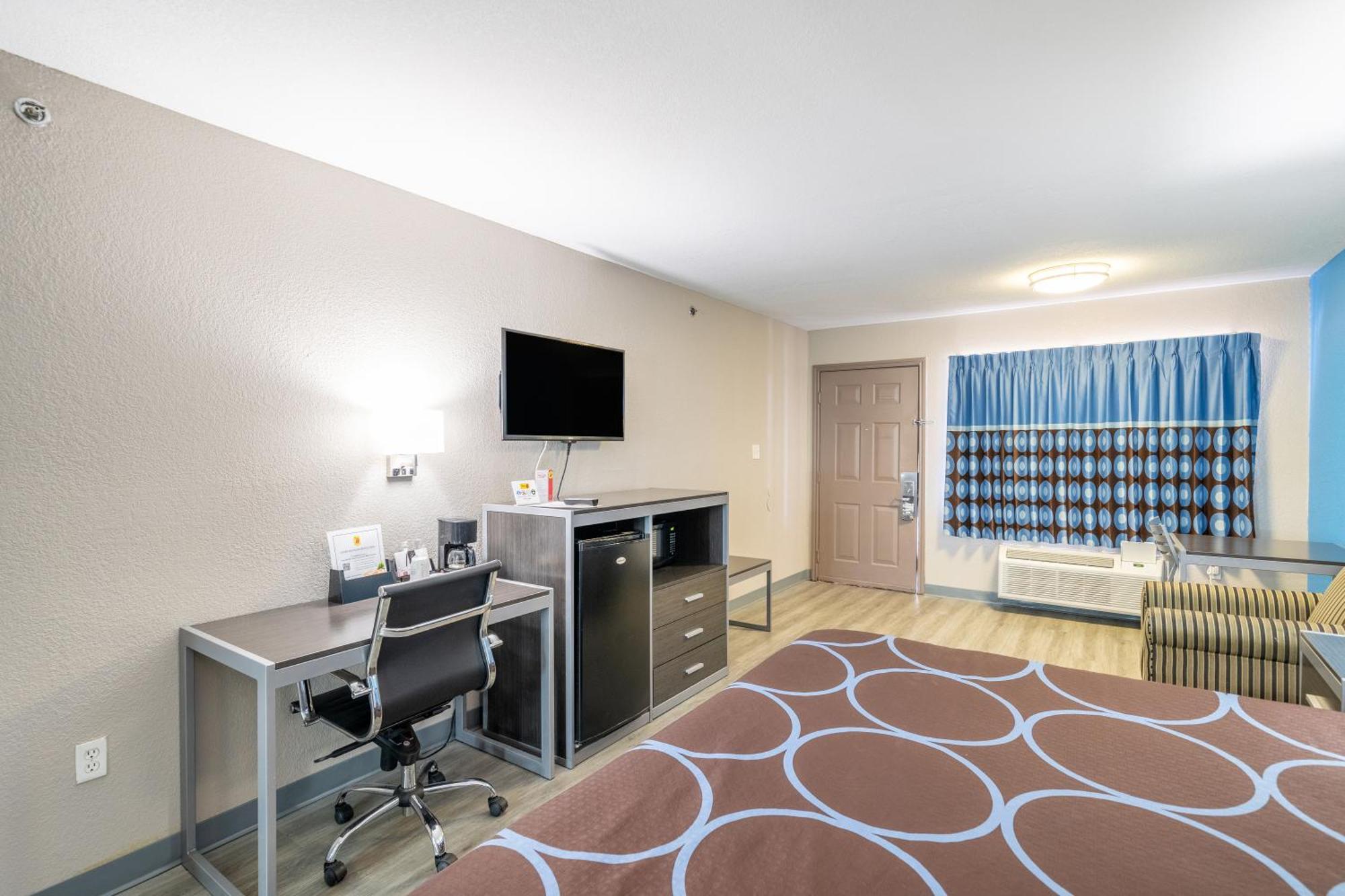 Super 8 By Wyndham San Antonio/riverwalk Area Hotel San Antonio