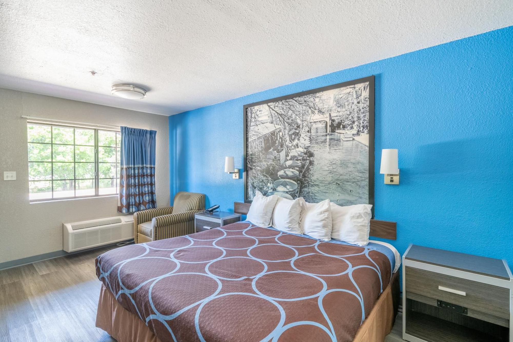 Super 8 By Wyndham San Antonio/riverwalk Area