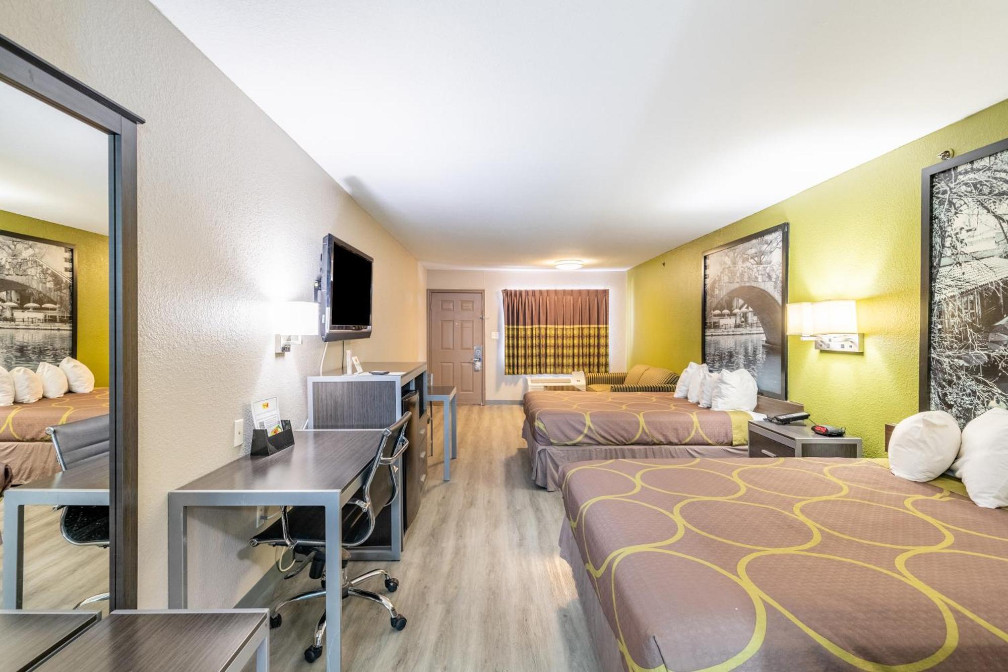 Hotel Super 8 By Wyndham San Antonio/riverwalk Area