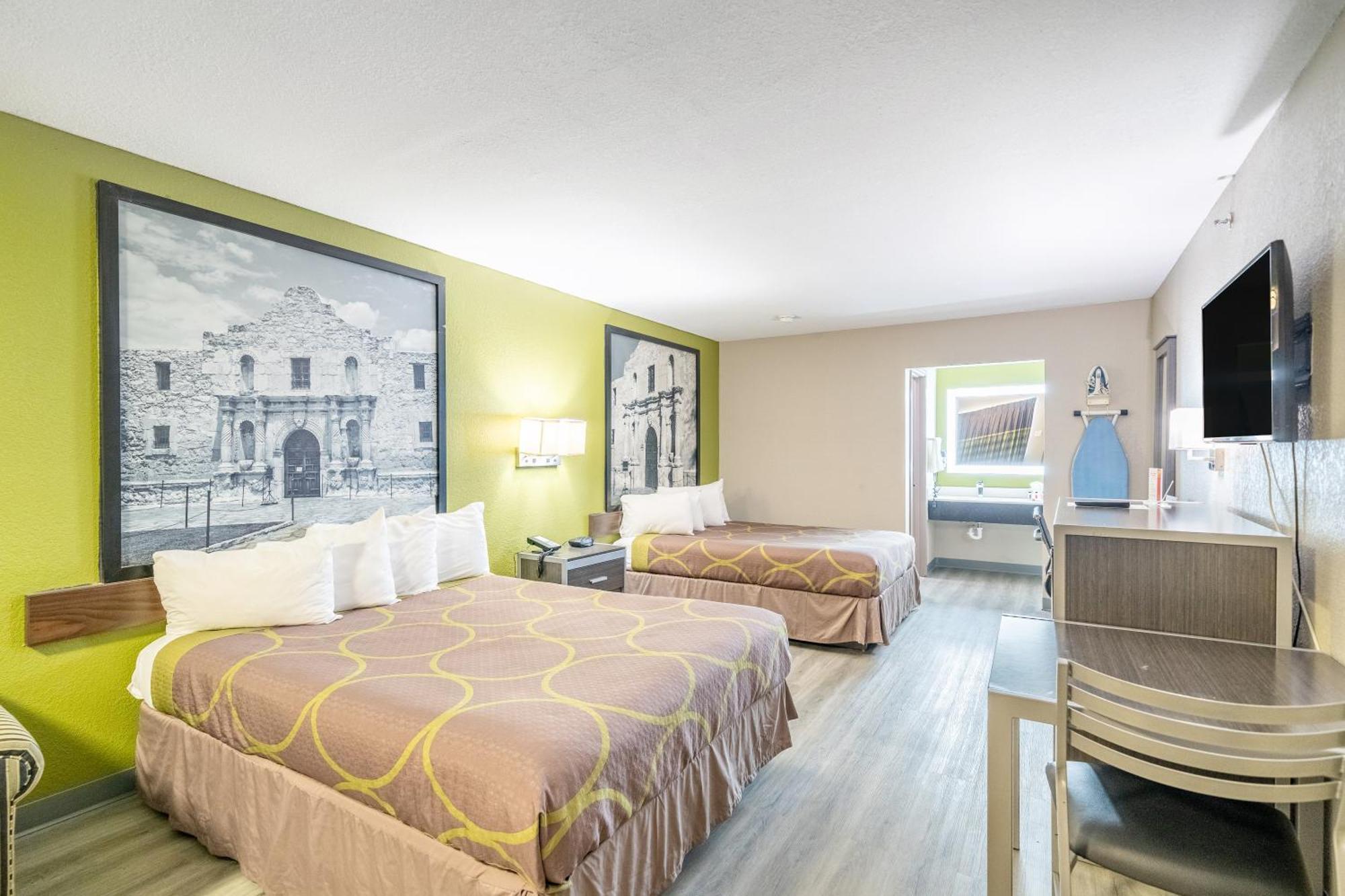 Super 8 By Wyndham San Antonio/riverwalk Area 2* San Antonio