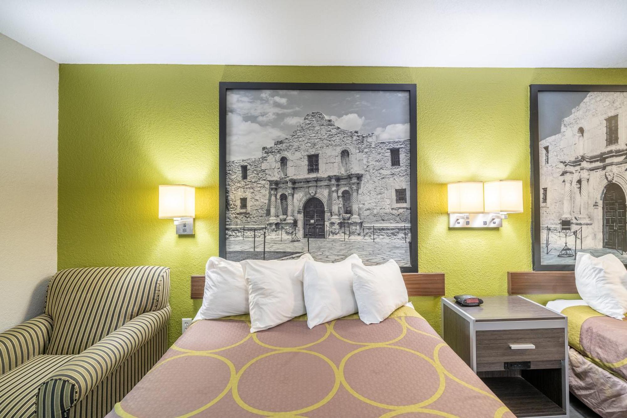 Hotel Super 8 By Wyndham San Antonio/riverwalk Area