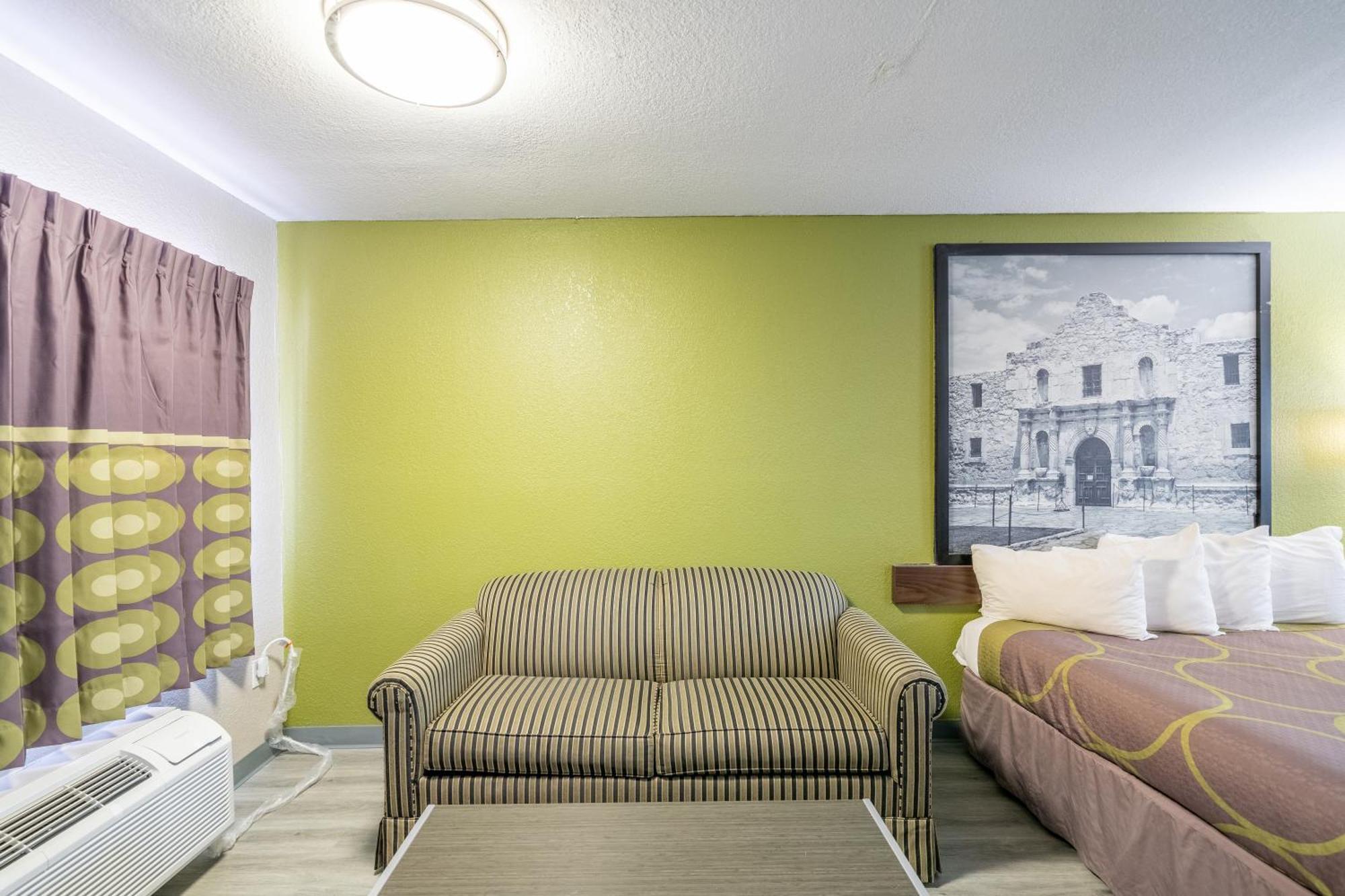 Hotel Super 8 By Wyndham San Antonio/riverwalk Area 2*