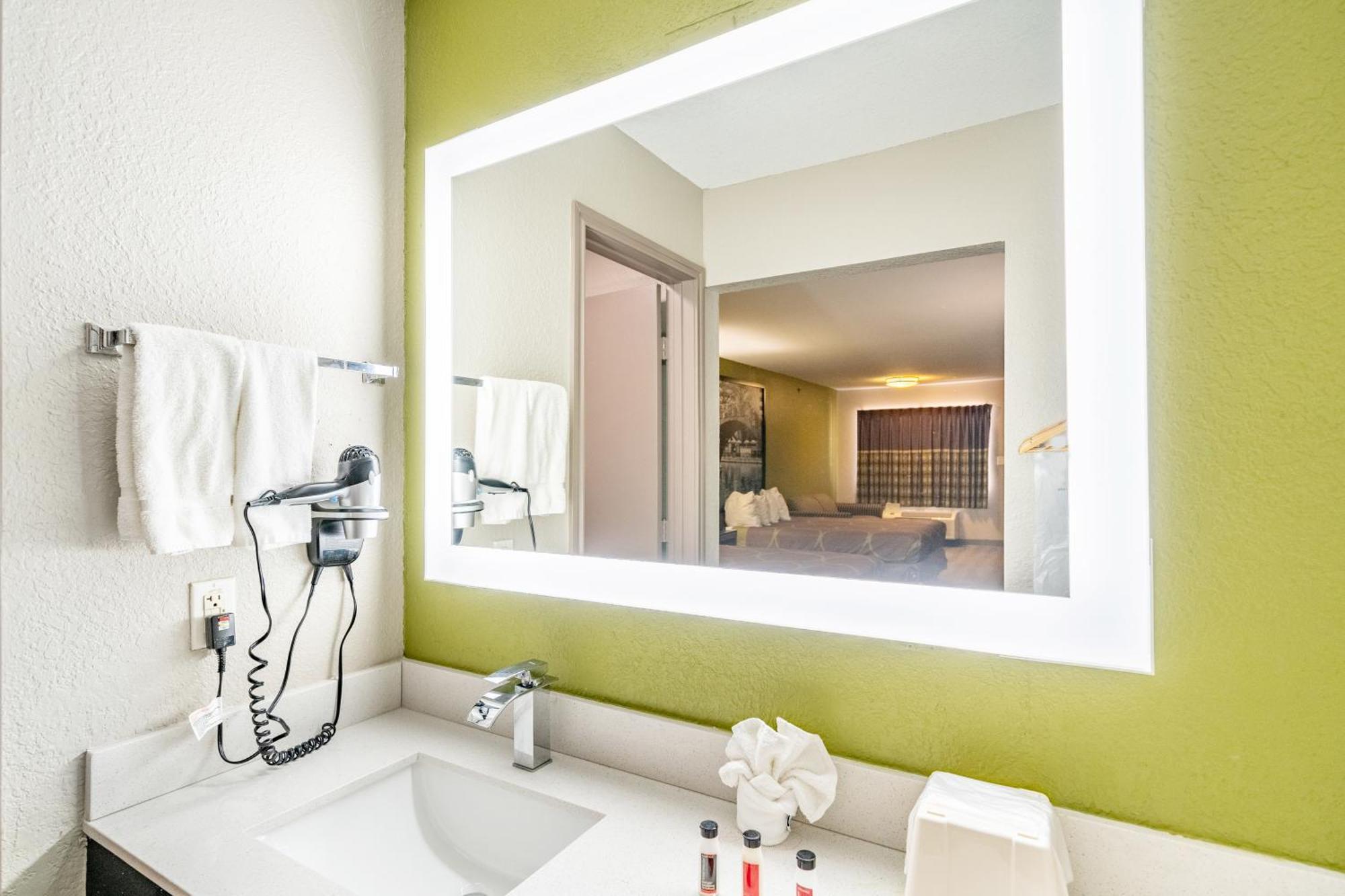Super 8 By Wyndham San Antonio/riverwalk Area