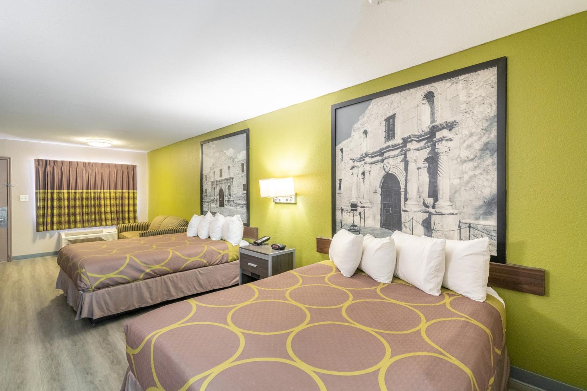 Super 8 By Wyndham San Antonio/riverwalk Area Hotel