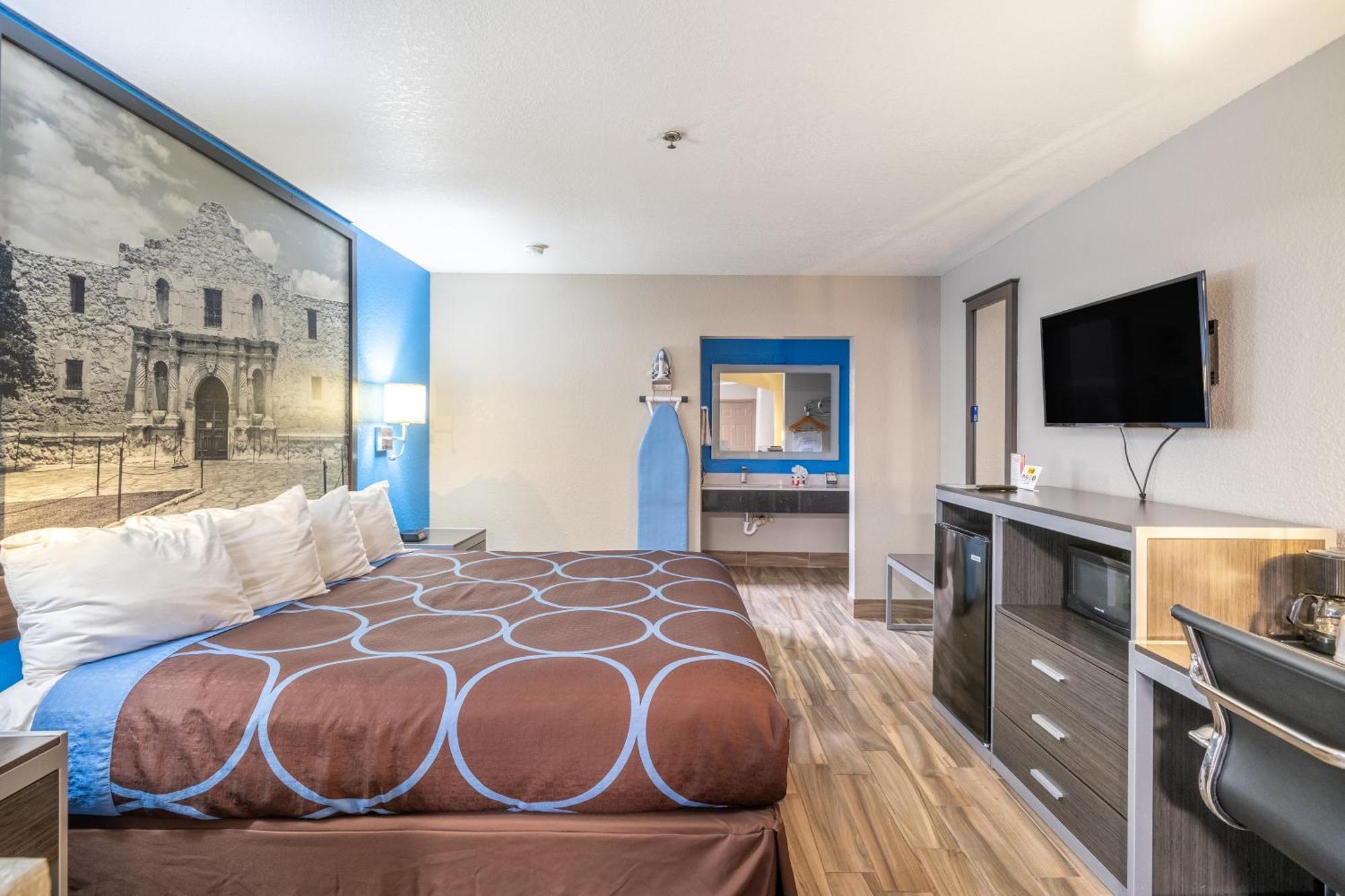 Super 8 By Wyndham San Antonio/riverwalk Area Hotel 2*