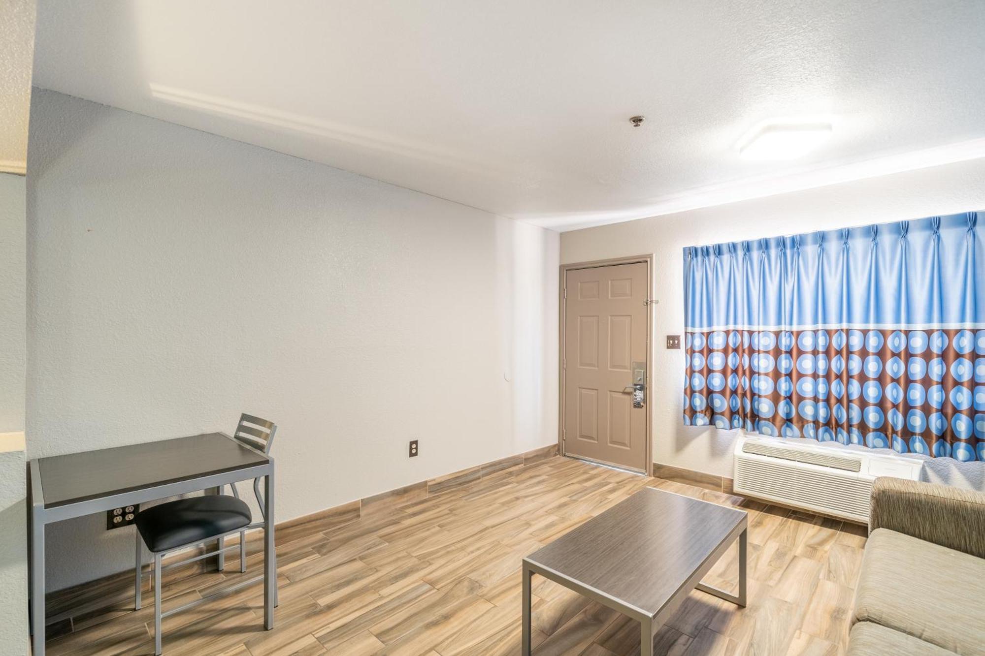 Super 8 By Wyndham San Antonio/riverwalk Area