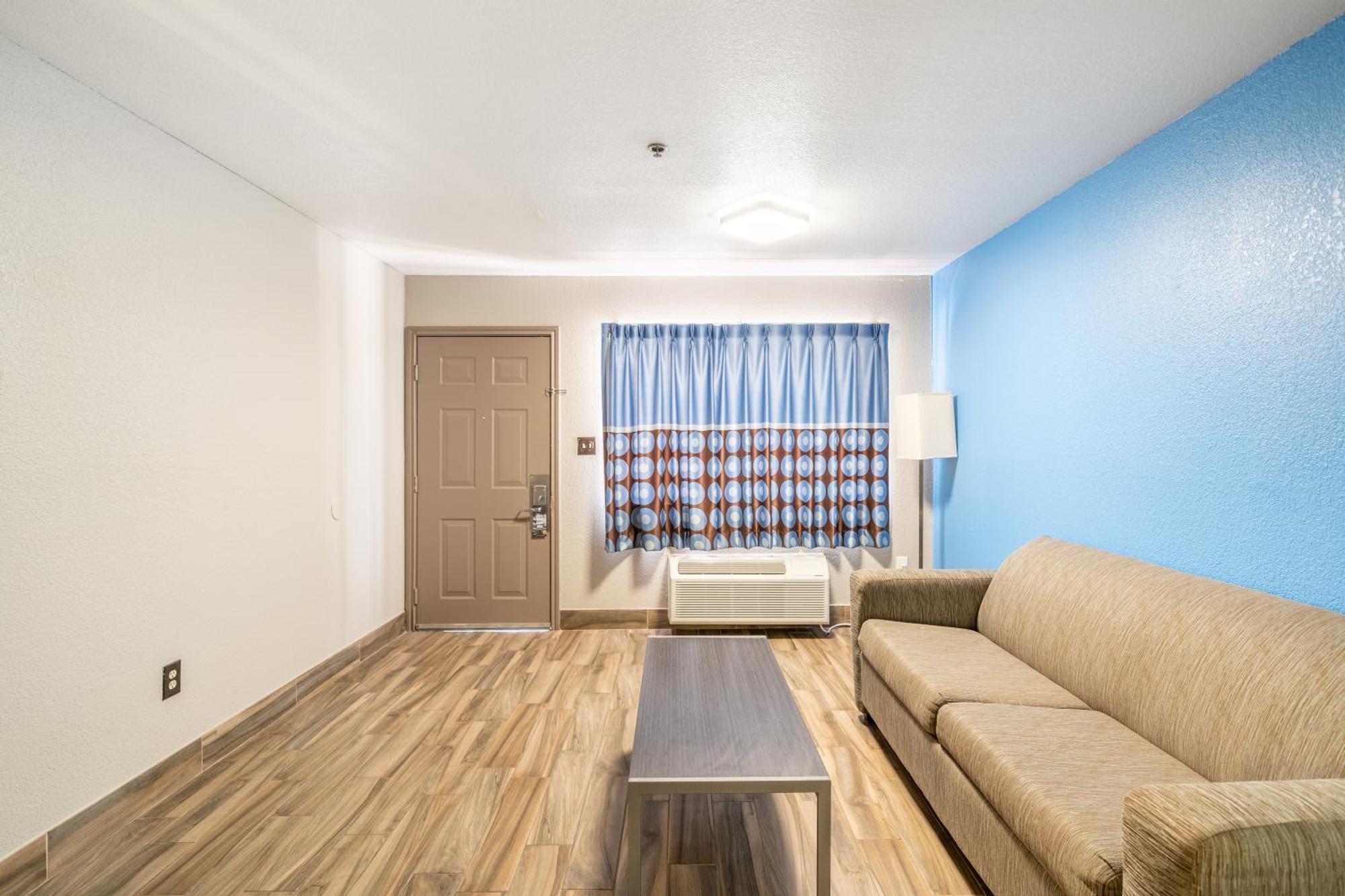 Hotel Super 8 By Wyndham San Antonio/riverwalk Area