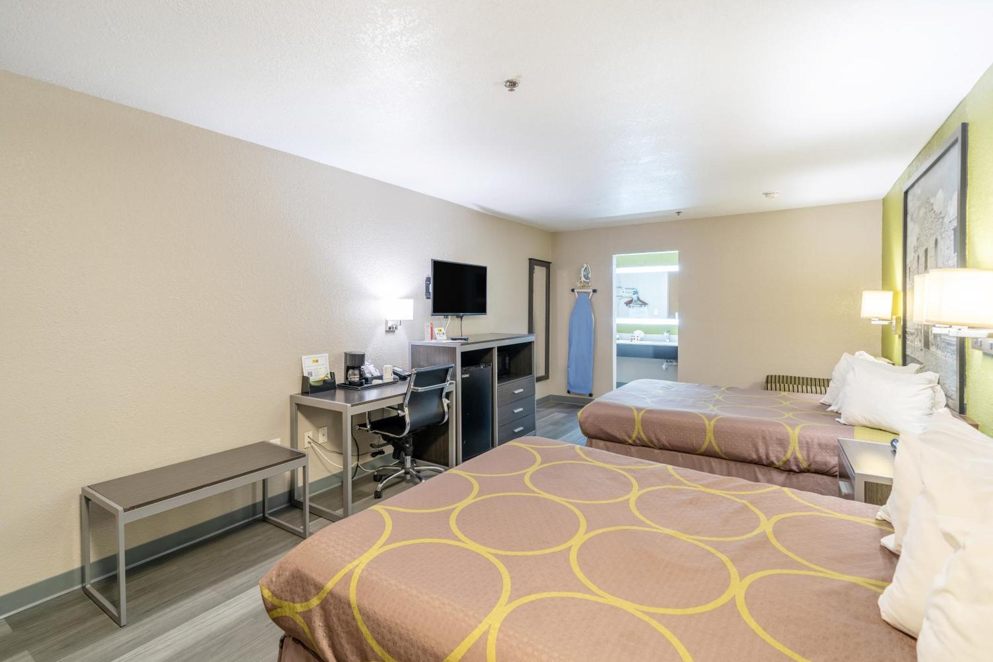 Super 8 By Wyndham San Antonio/riverwalk Area 2*