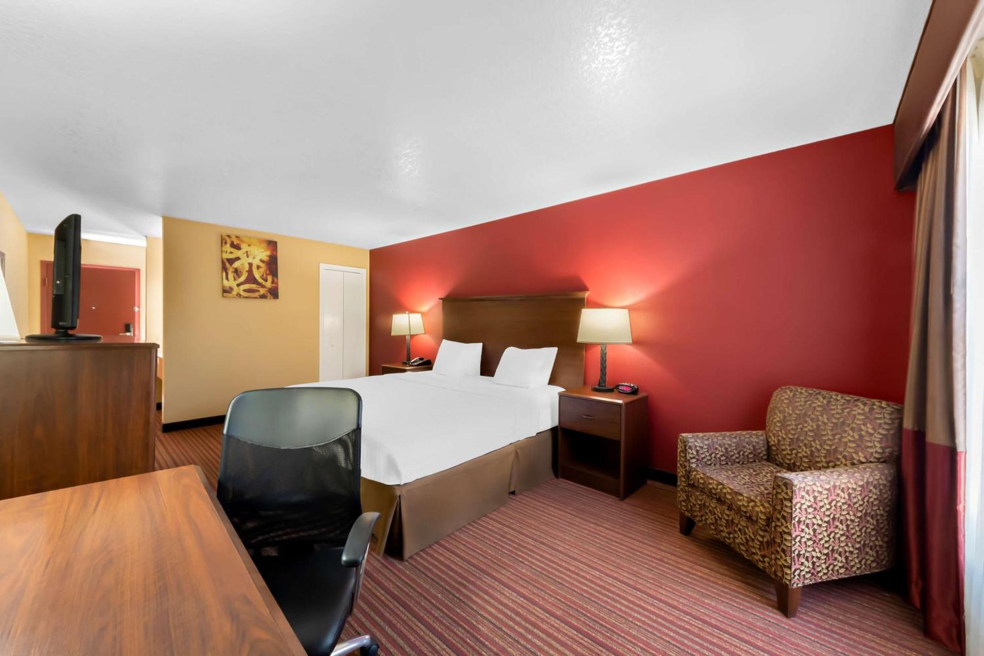 Surestay Plus By Best Western Fiesta Hotel 3*