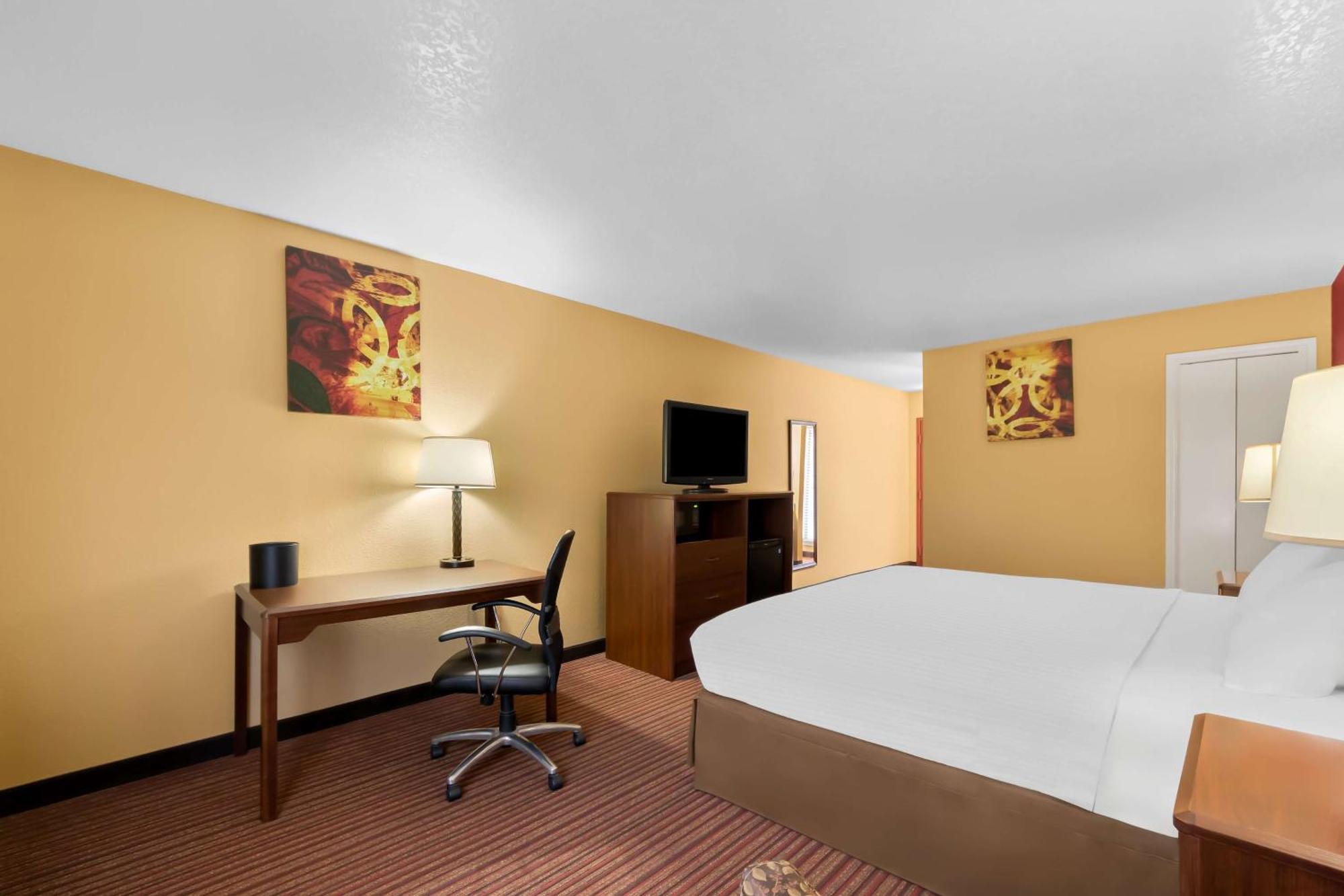 Surestay Plus By Best Western Fiesta Hotel San Antonio