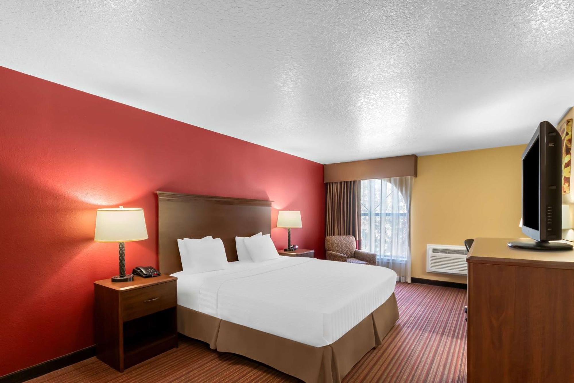 Hotel Surestay Plus By Best Western Fiesta San Antonio