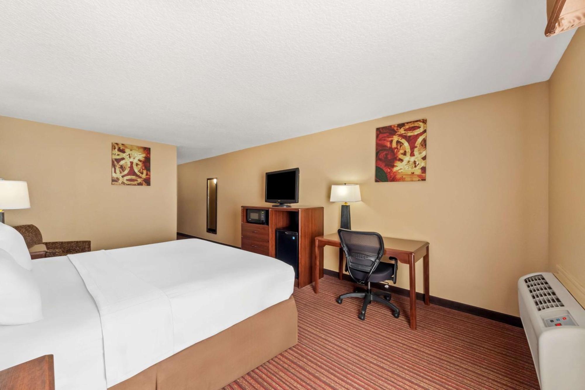 Surestay Plus By Best Western Fiesta Hotel