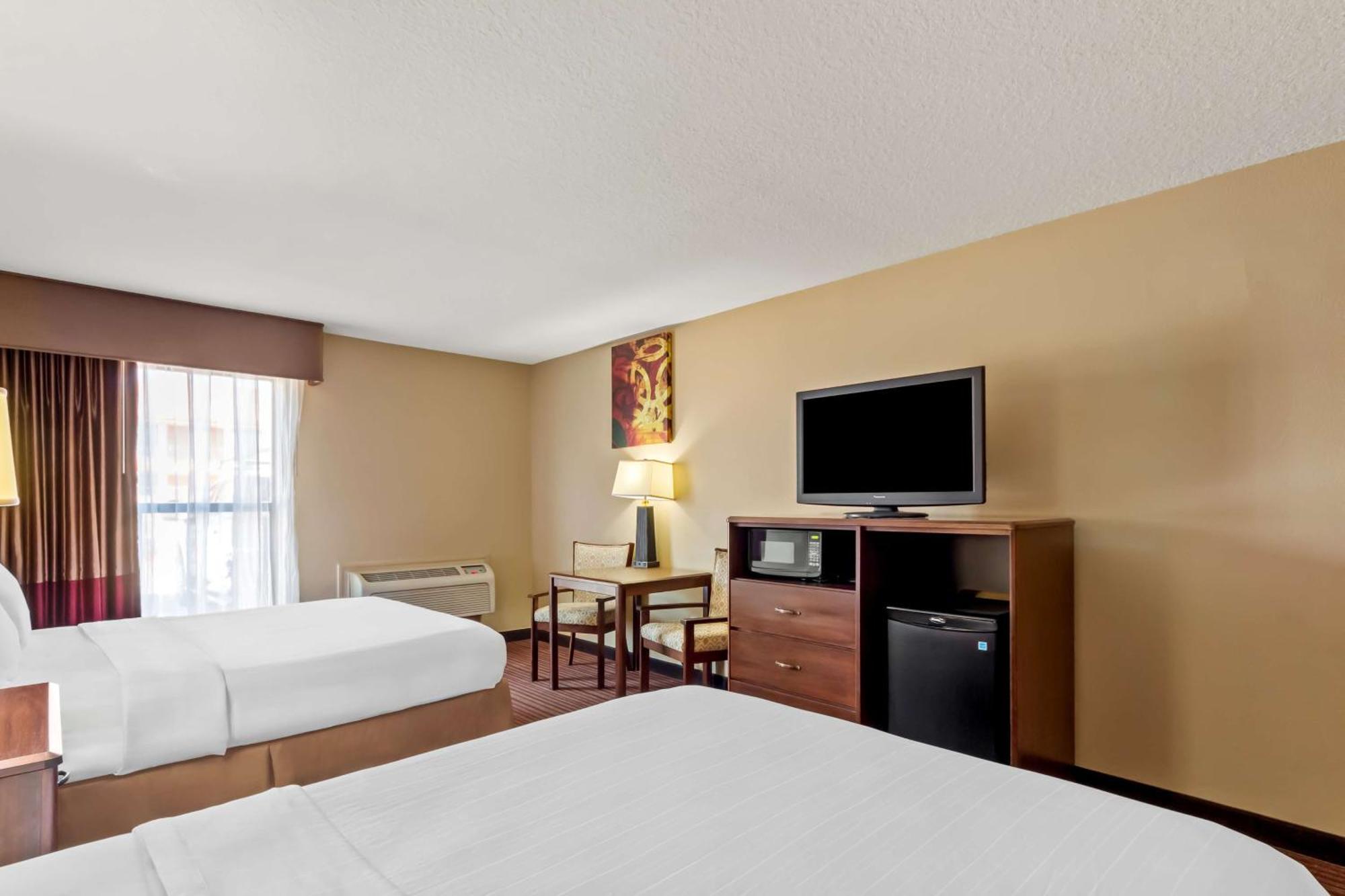 Surestay Plus By Best Western Fiesta Hotel 3*