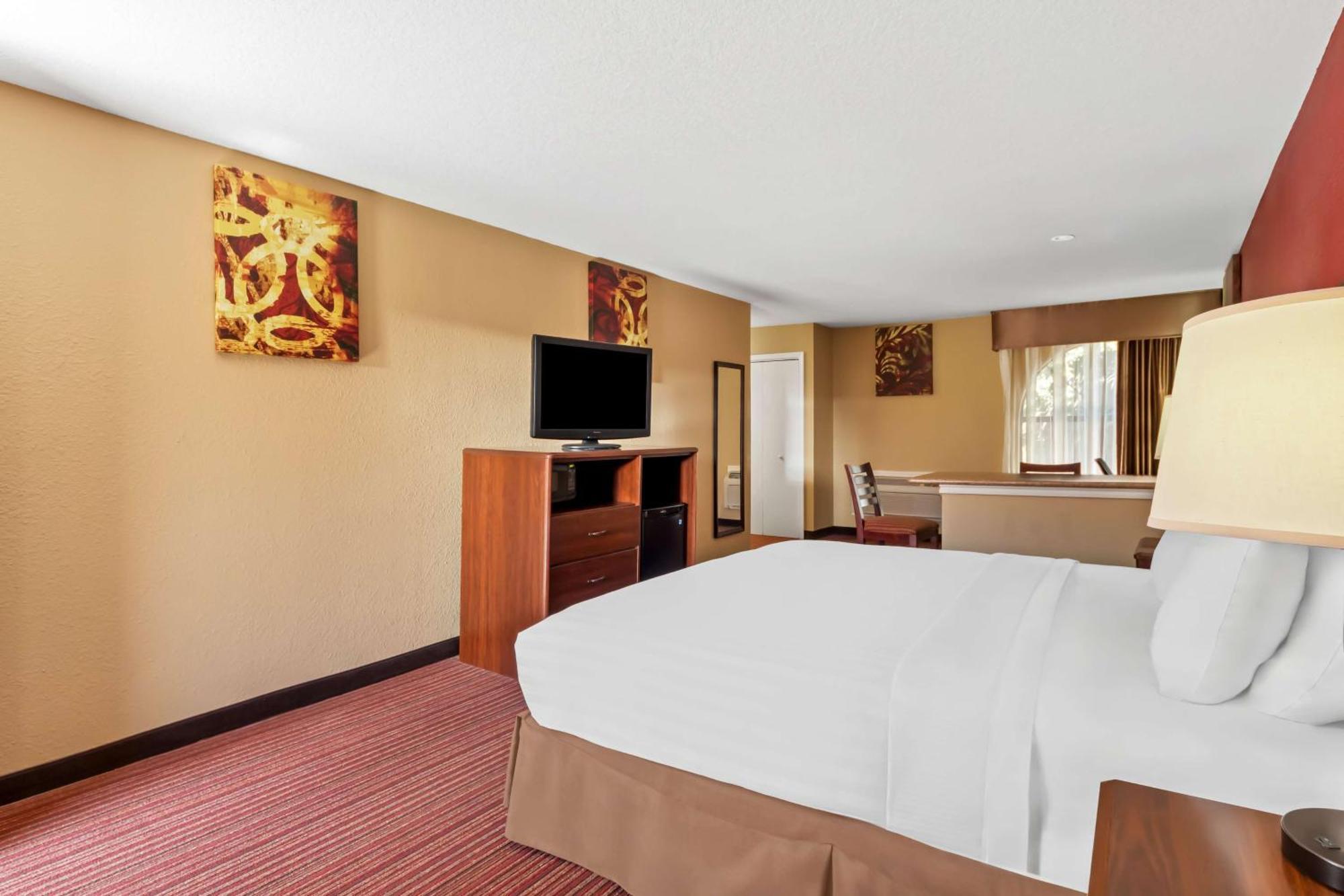 Surestay Plus By Best Western Fiesta Hotel